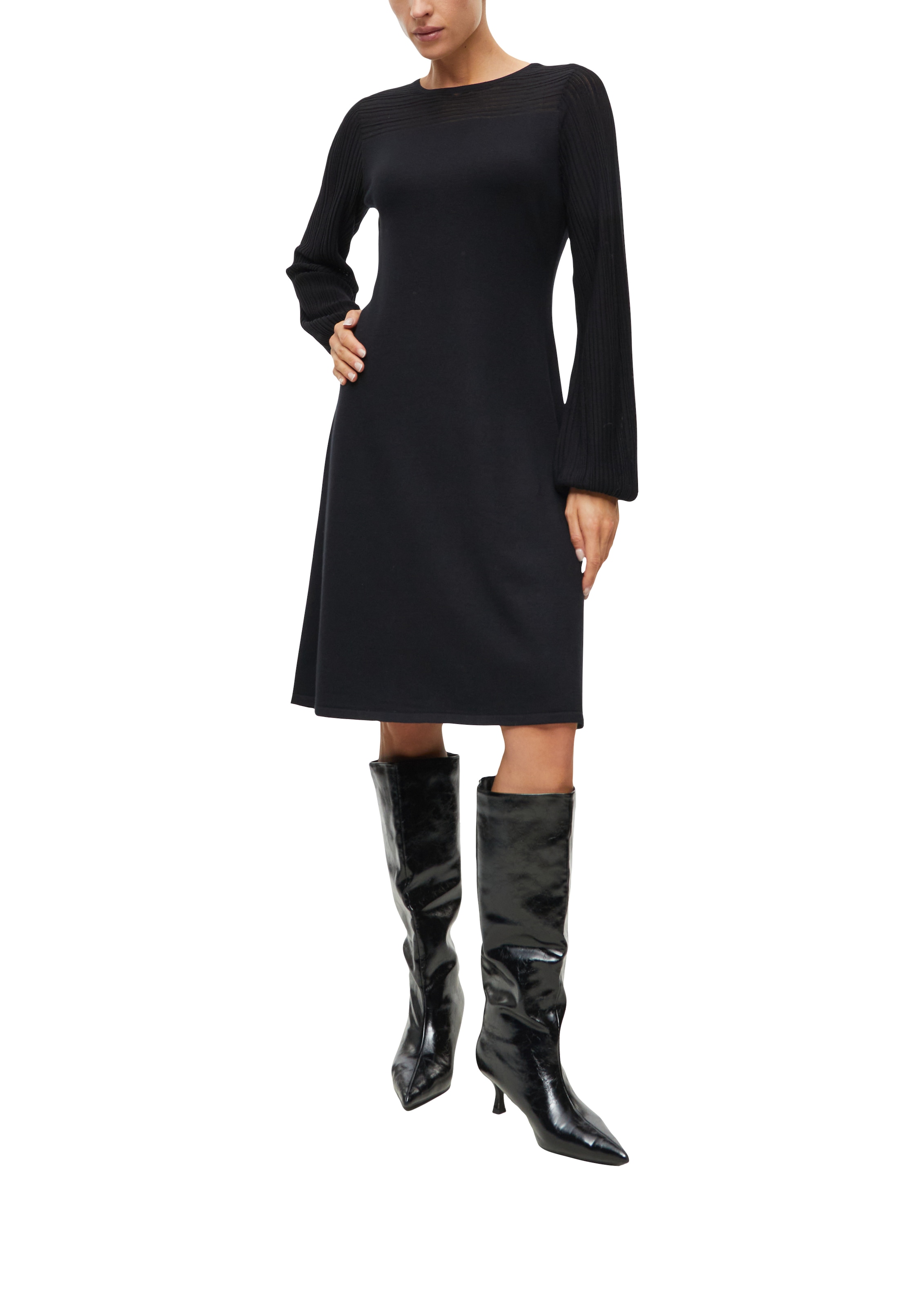 s.Oliver BLACK LABEL Strickkleid mit Langarm, in knieumspielender Länge, atmungsaktiv, elastisch