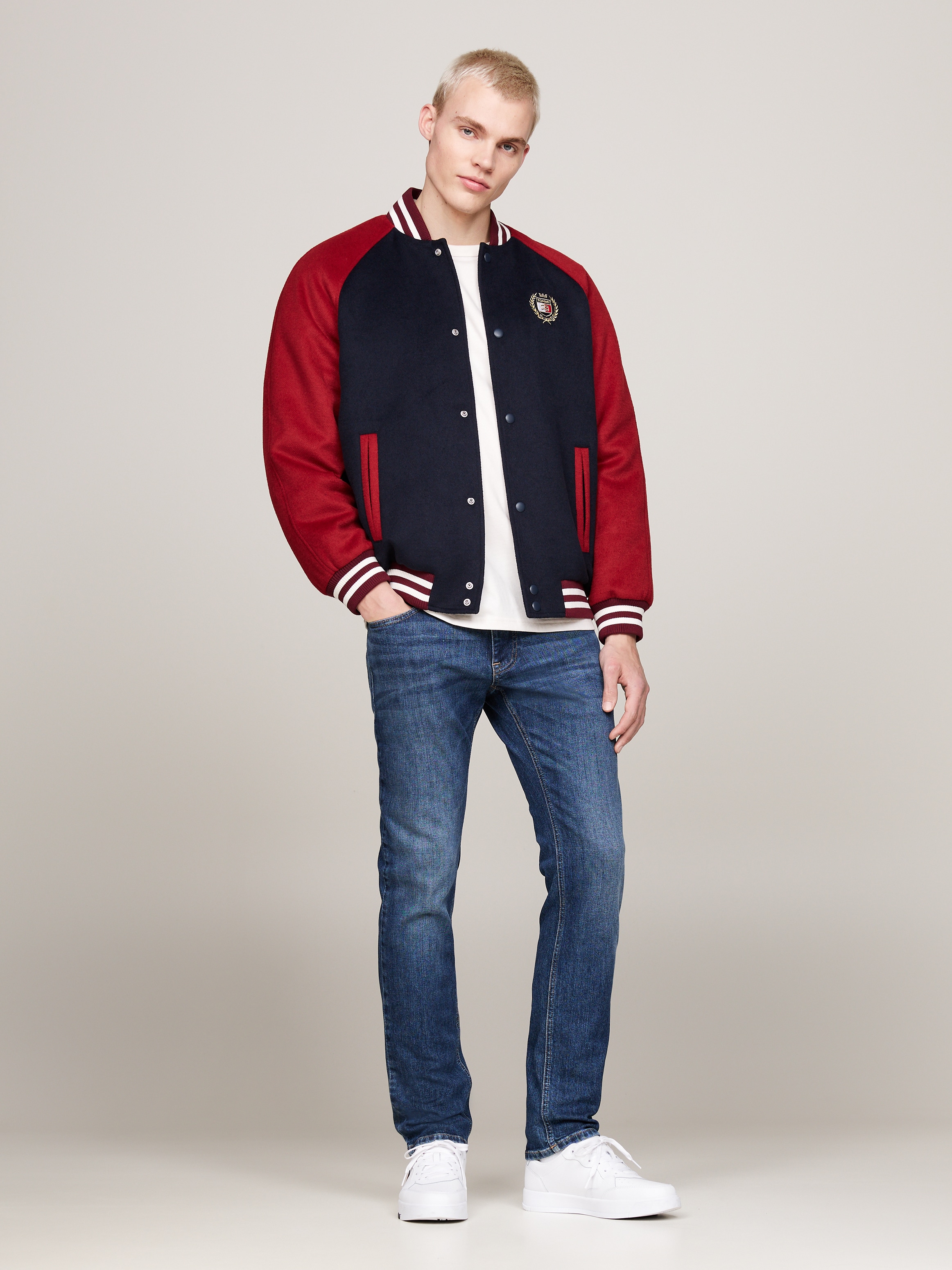 Tommy Jeans Slim-fit-Jeans »SCANTON SLIM«, mit Logoprägung