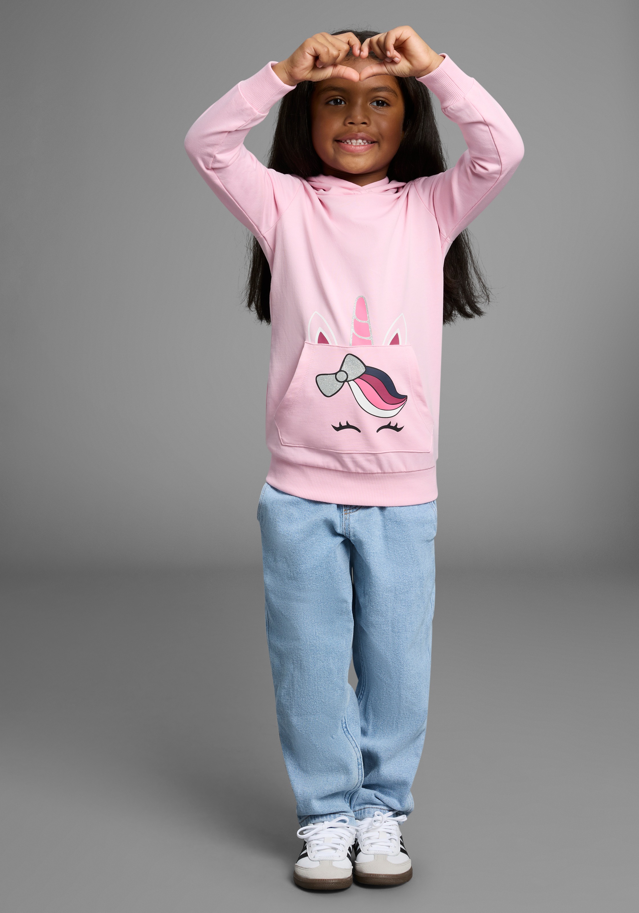 KIDSWORLD Kapuzensweatshirt », Longsweatshirt mit niedlichem Einhorn«, Langarm,  Basic-Passform,  bedruckt,  mit Kapuze,  aus Baumwolle
