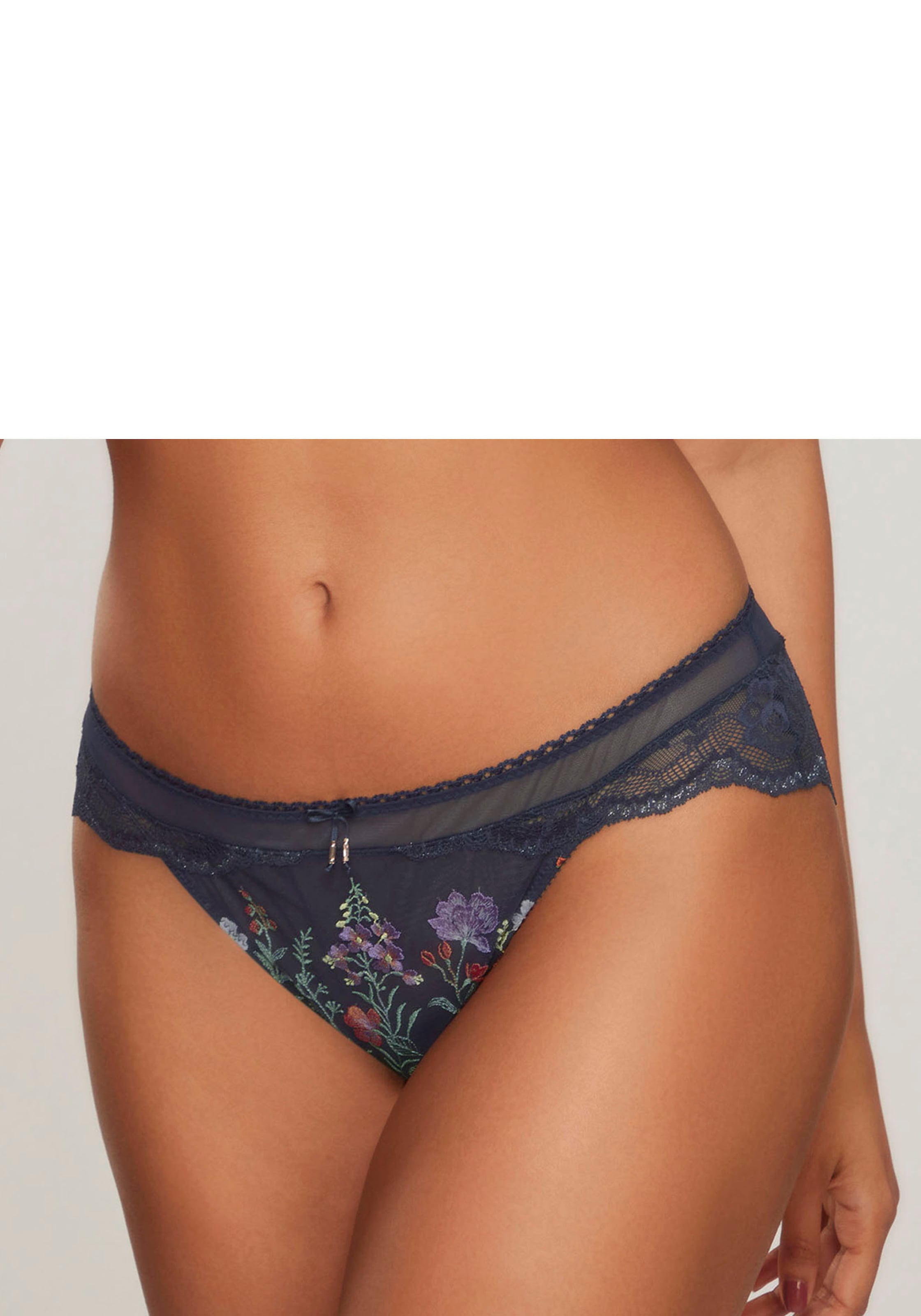 LASCANA Slip, mit bunten Blumen aus feiner Stickereispitze