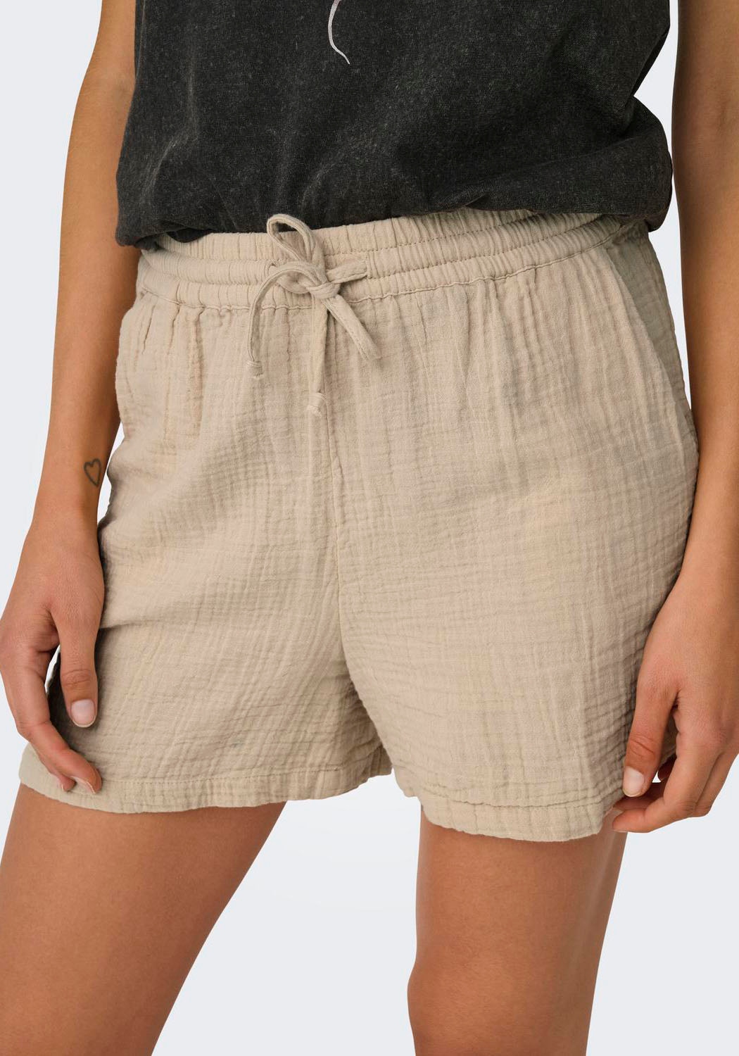 ONLY Shorts »ONLTHYRA SHORTS NOOS WVN«