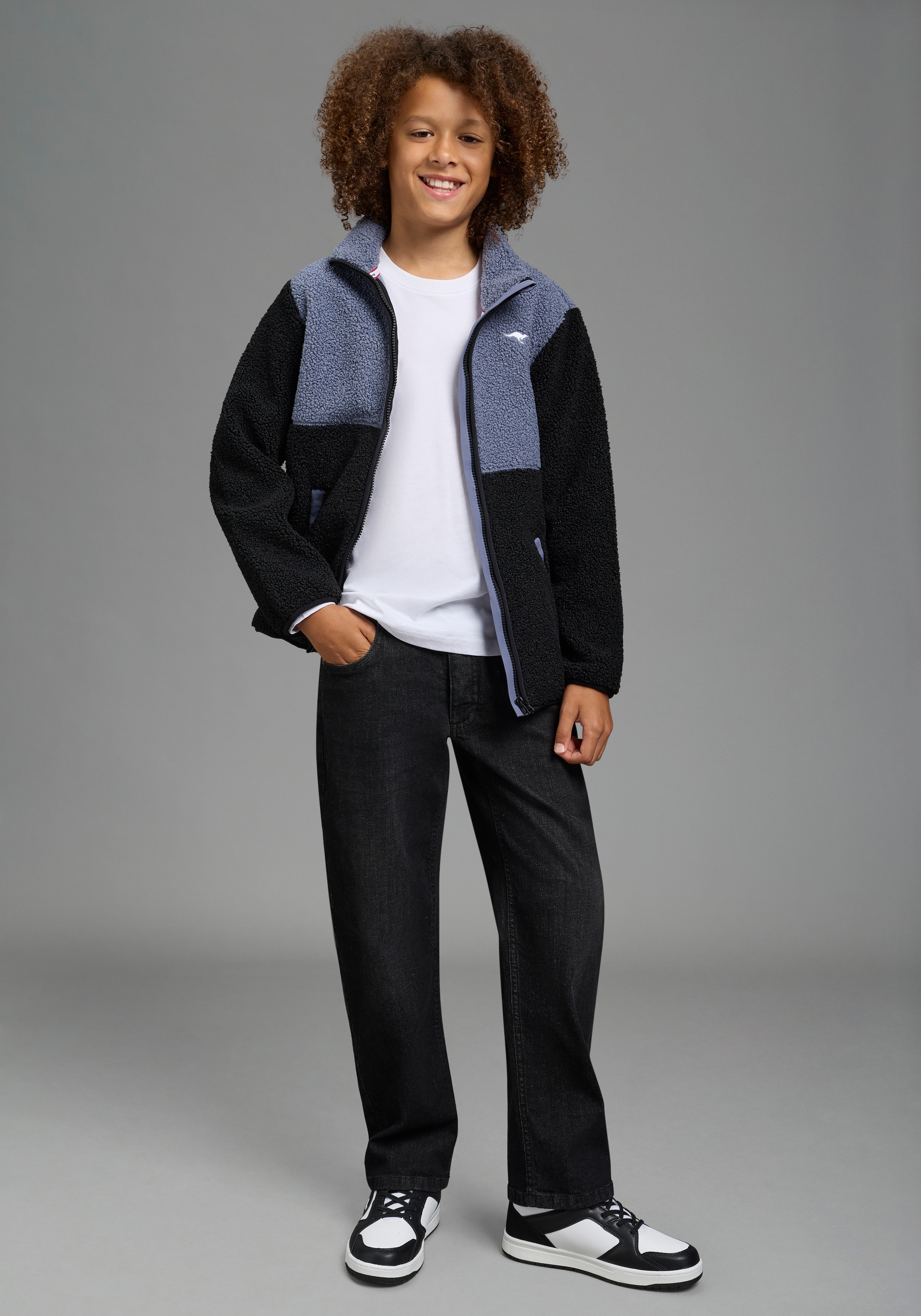 KangaROOS Loose-fit-Jeans »Jeans mit weitem Bein und KangaROOS Stickerei« Loose-fit Stretchjeans mit Logo-Stickerei