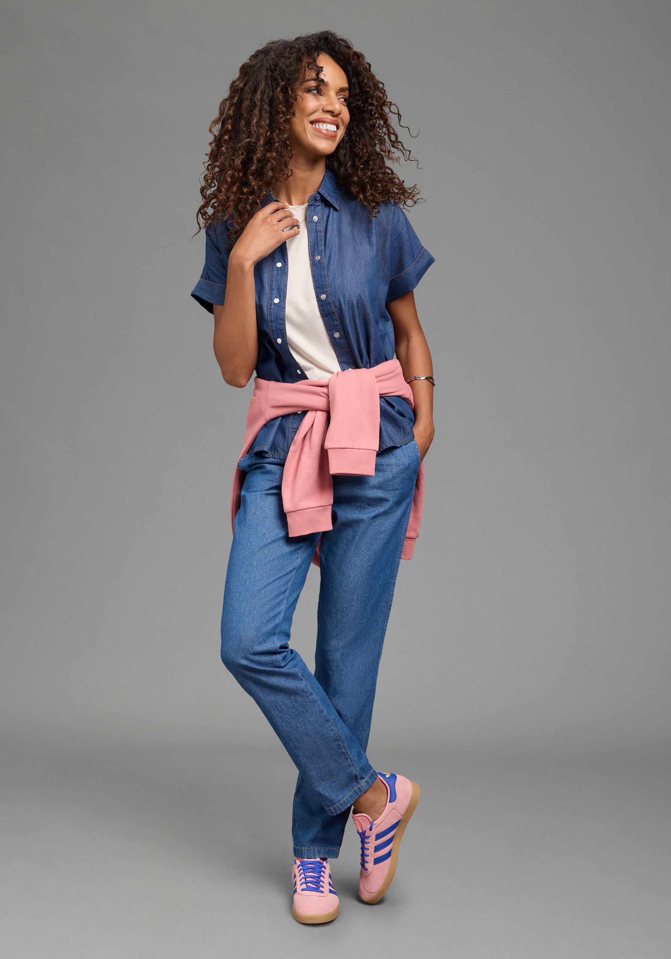 Arizona Jeansbluse »halbarm« mit Hemdblusenkragen, Comfort Fit, auch in großen Größen