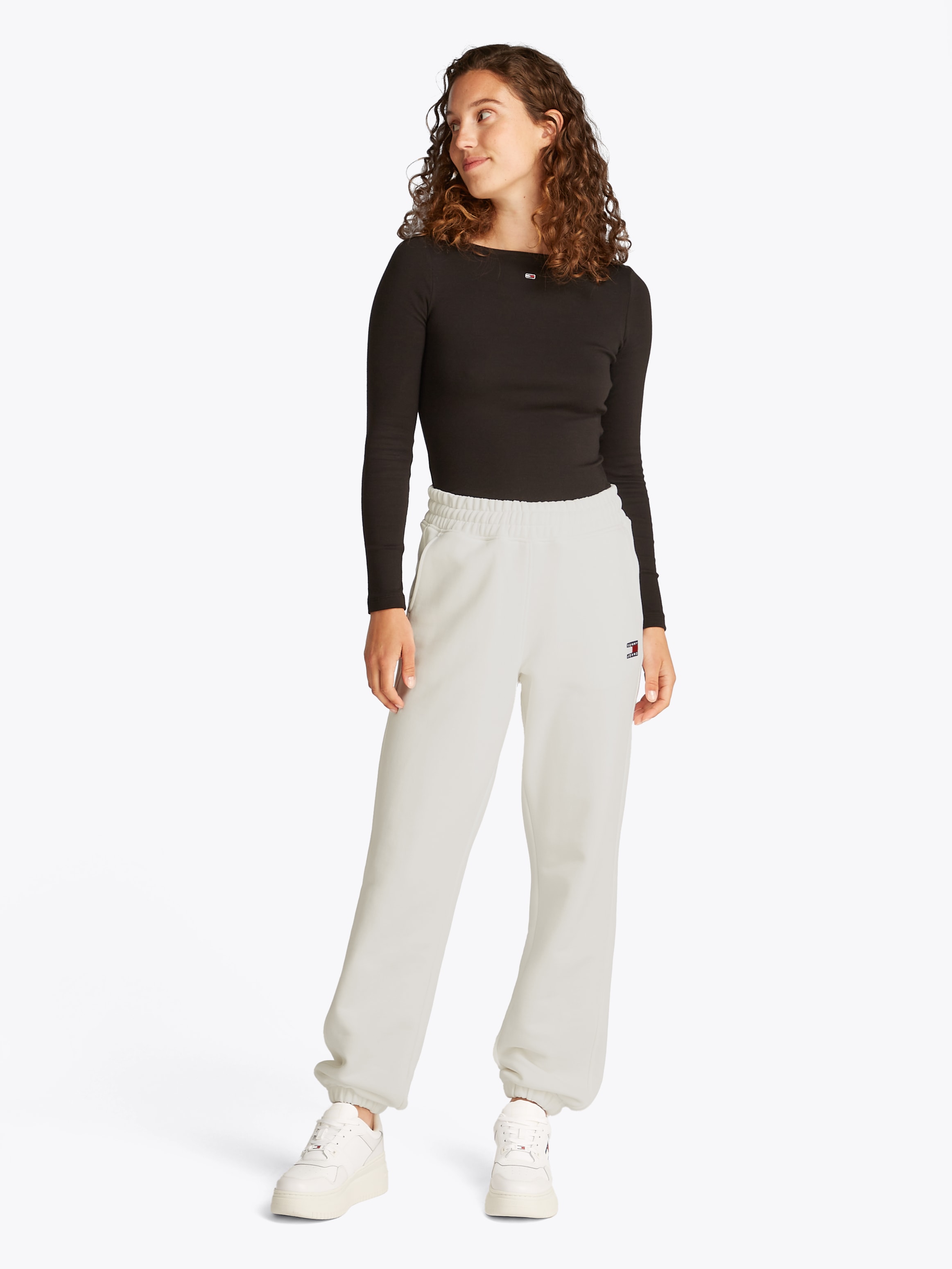 Tommy Jeans Jogginghose »TJW BADGE JOGGER«, mit Logostickerei