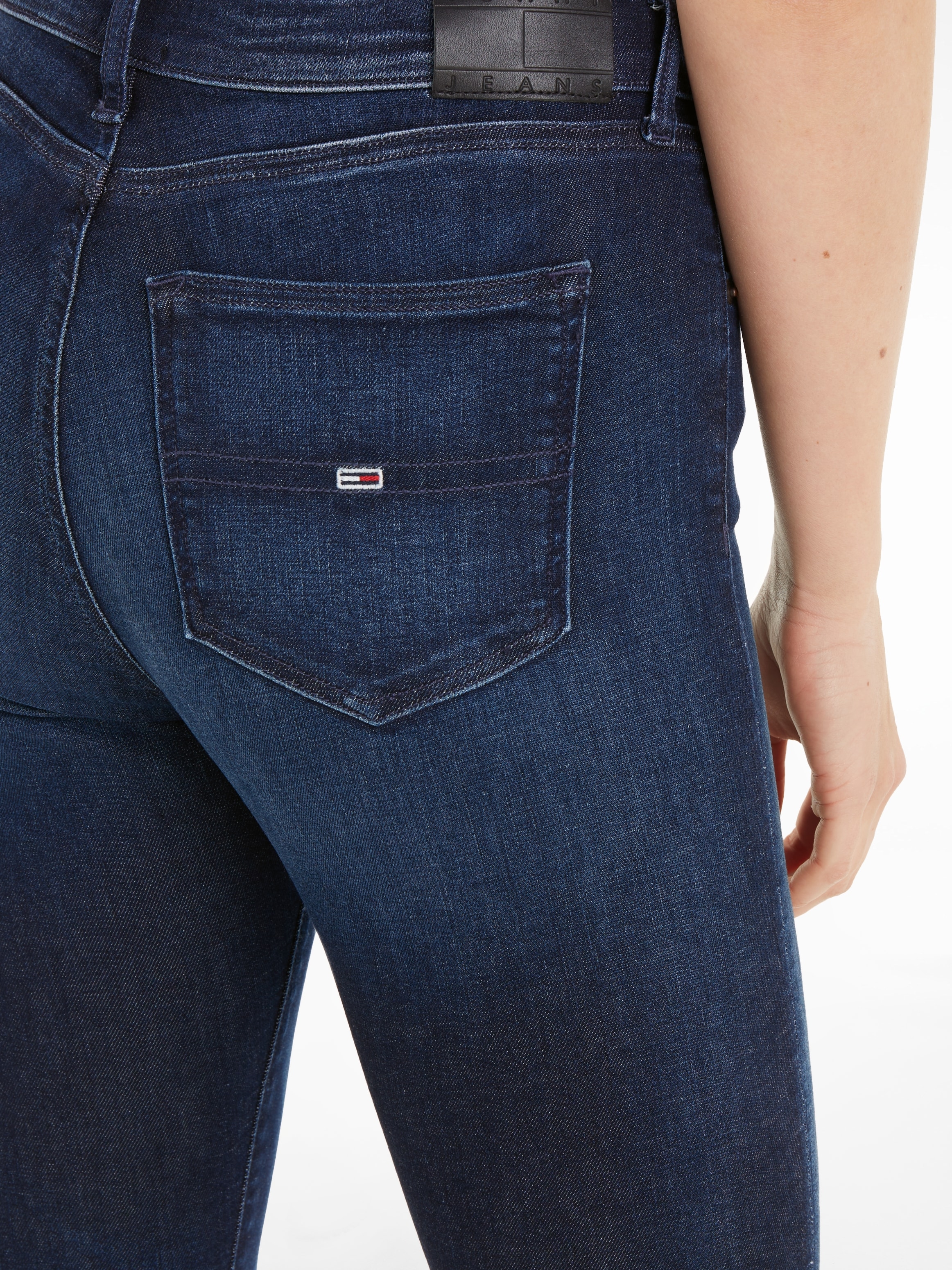 Tommy Jeans Bequeme Jeans »Sylvia«, mit Ledermarkenlabel online bestellen