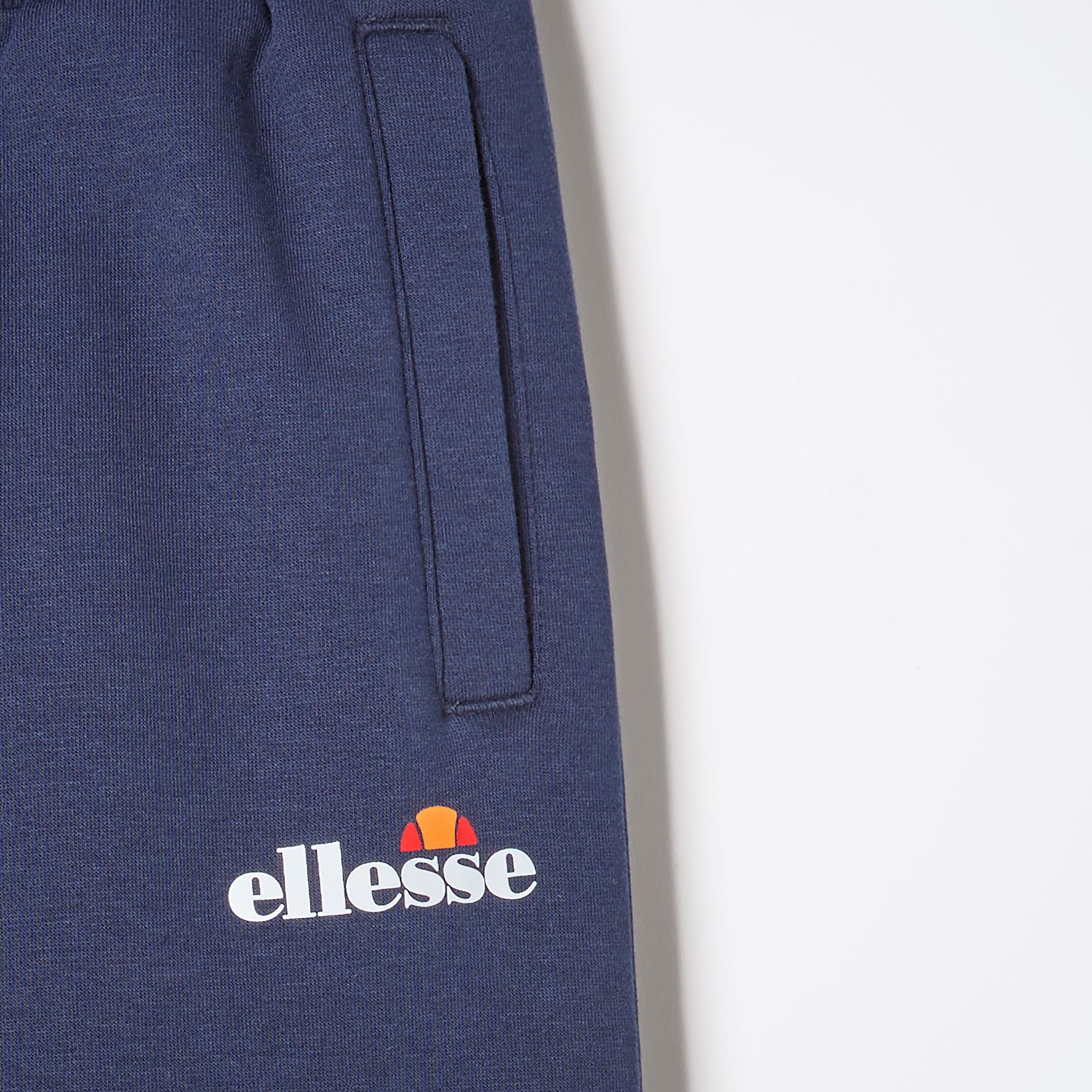 Ellesse Jogginganzug »CHIVASSO JOG SUIT« aus Baumwolle und Polyester, bequeme Passform
