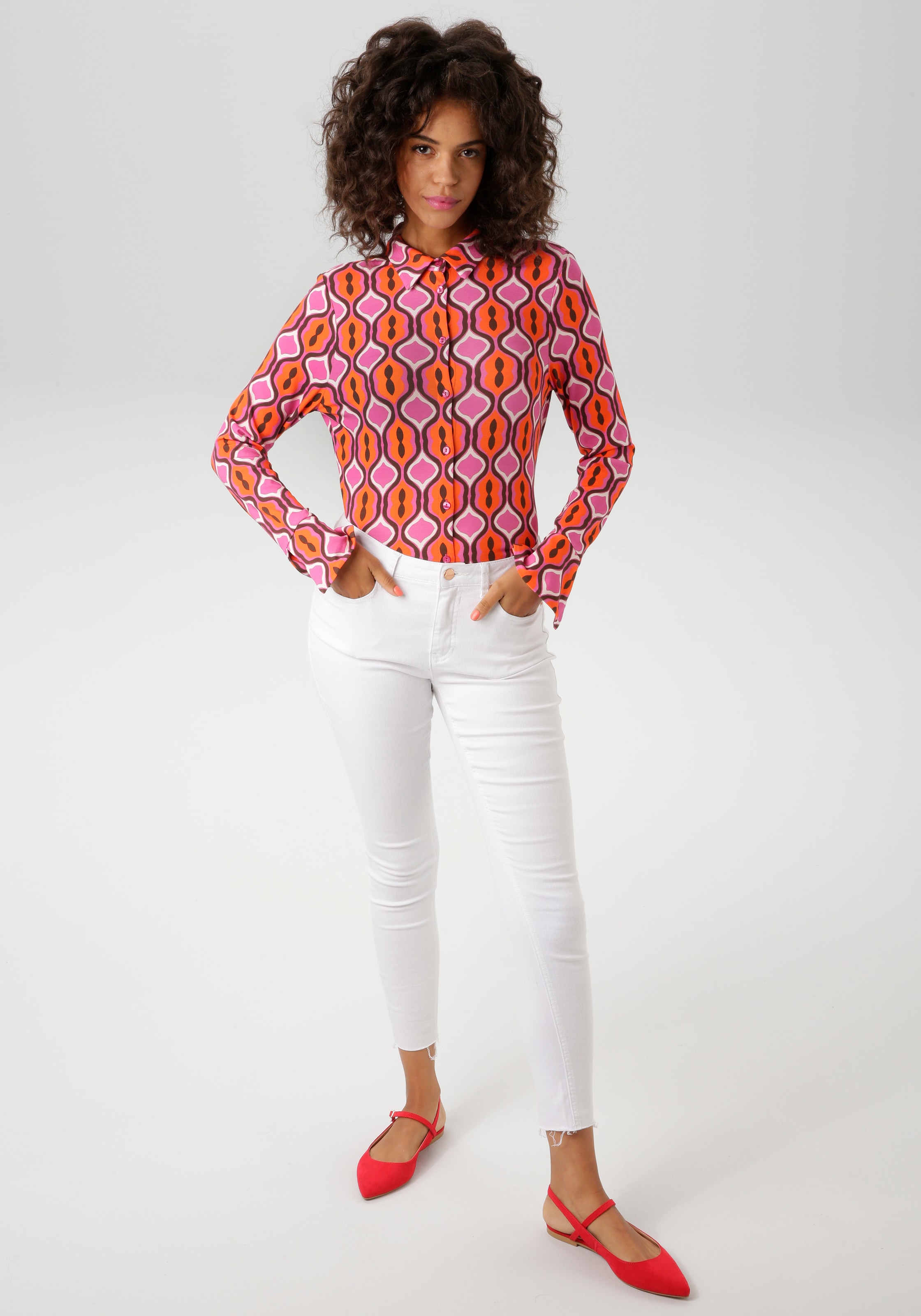 Aniston CASUAL Hemdbluse, mit extravagantem, farbenfrohen Retro-Muster
