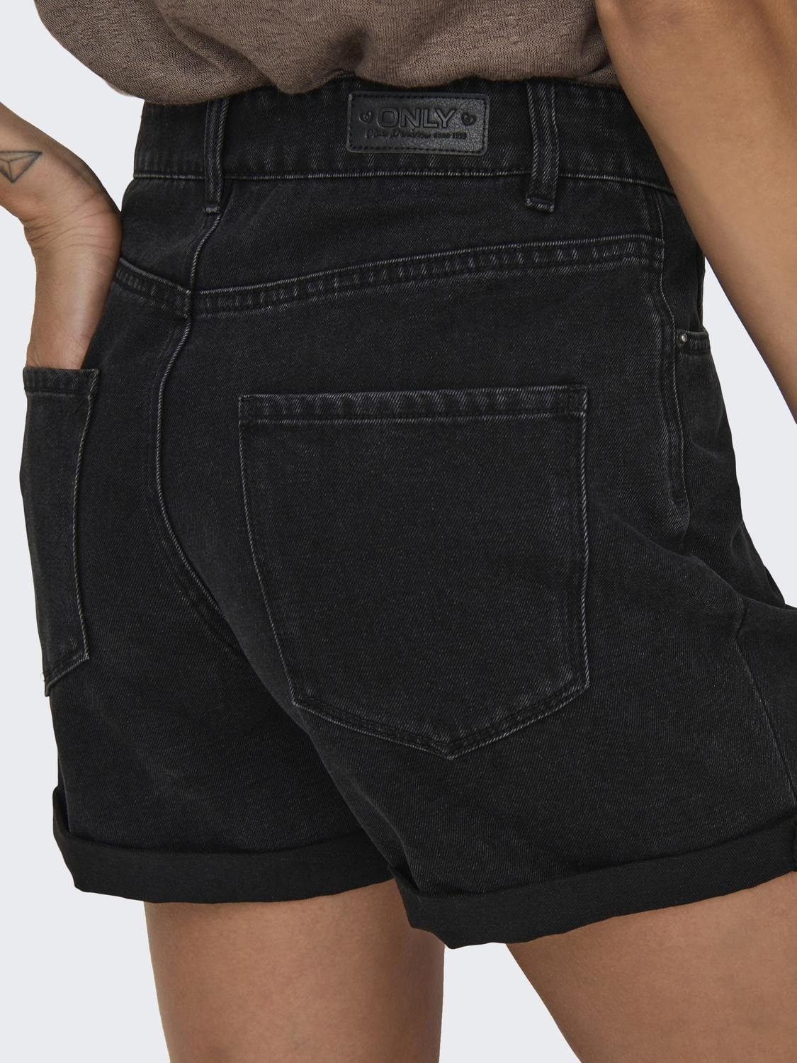 ONLY Jeansshorts »ONLVEGA HW MOM DNM SHORTS NOOS«