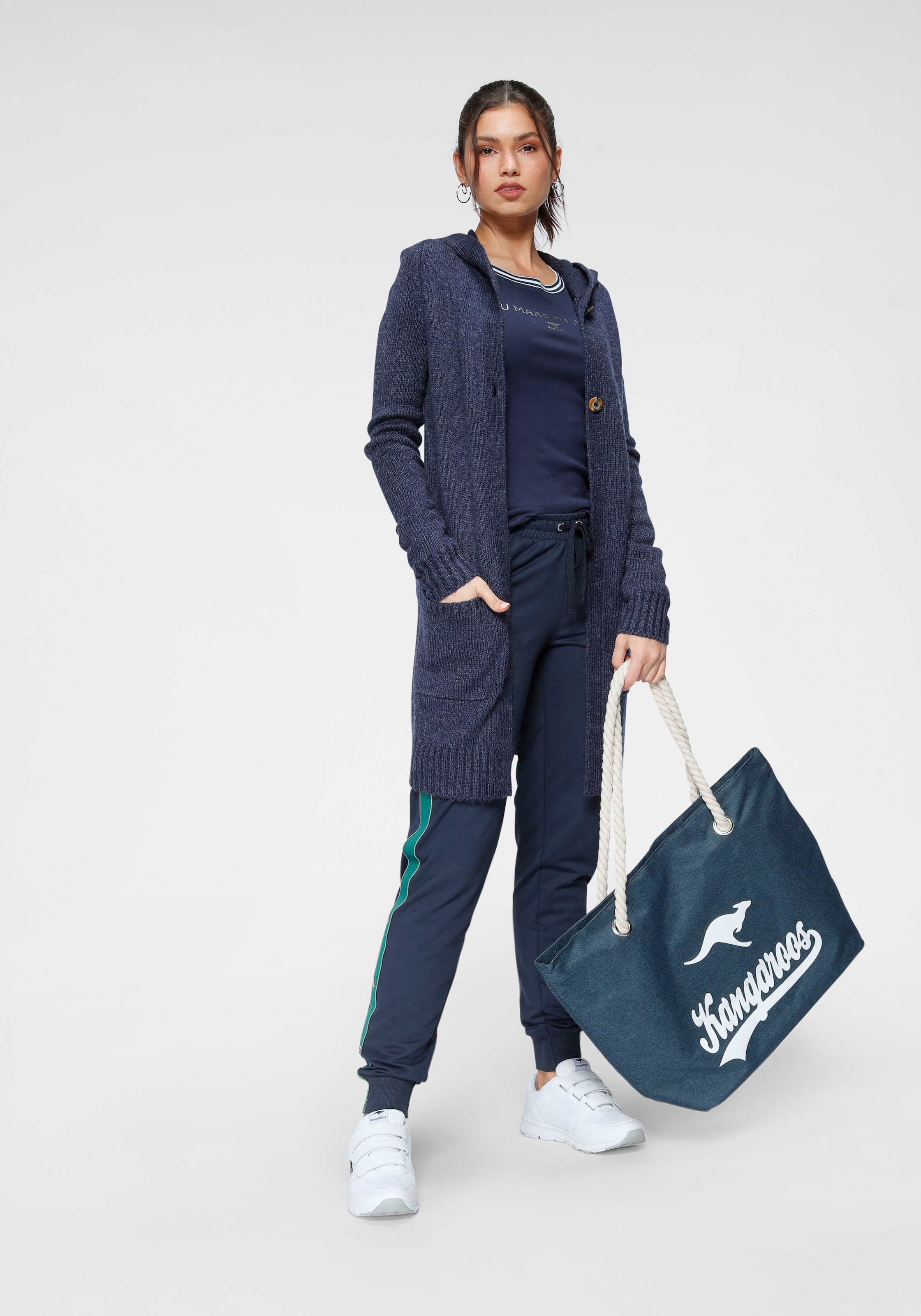 KangaROOS Kapuzenstrickjacke, mit aufgesetzten Taschen und breiten  Rippbündchen im Online-Shop kaufen