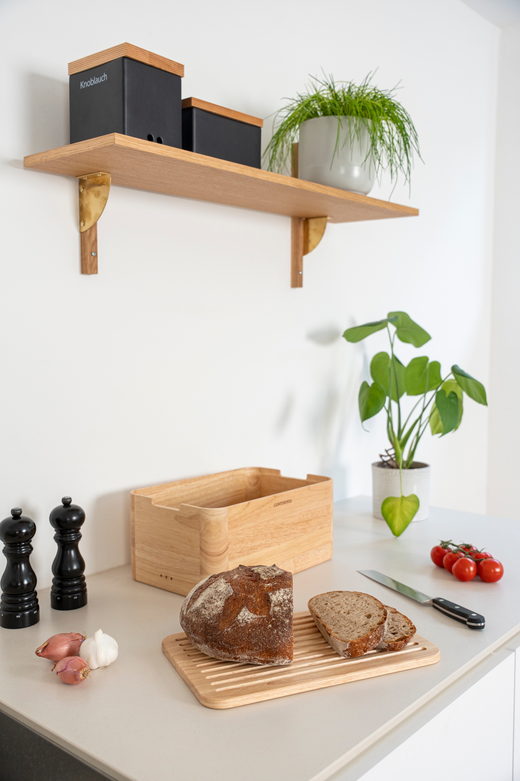 Continenta Brotkasten »mit Deckel, Gummibaum« 2 Stk. tlg. 36x23x16 cm, integriertes Brotschneidebrett