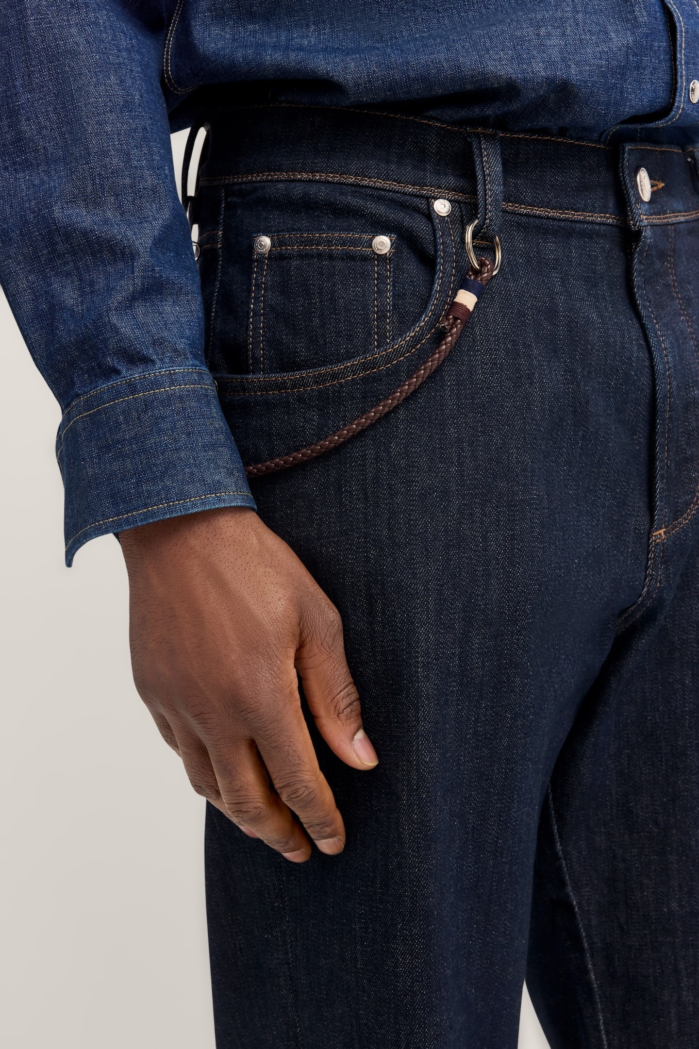 bugatti 5-Pocket-Jeans »Loose Fit«, aus Luxury Raw Denim mit Stretch