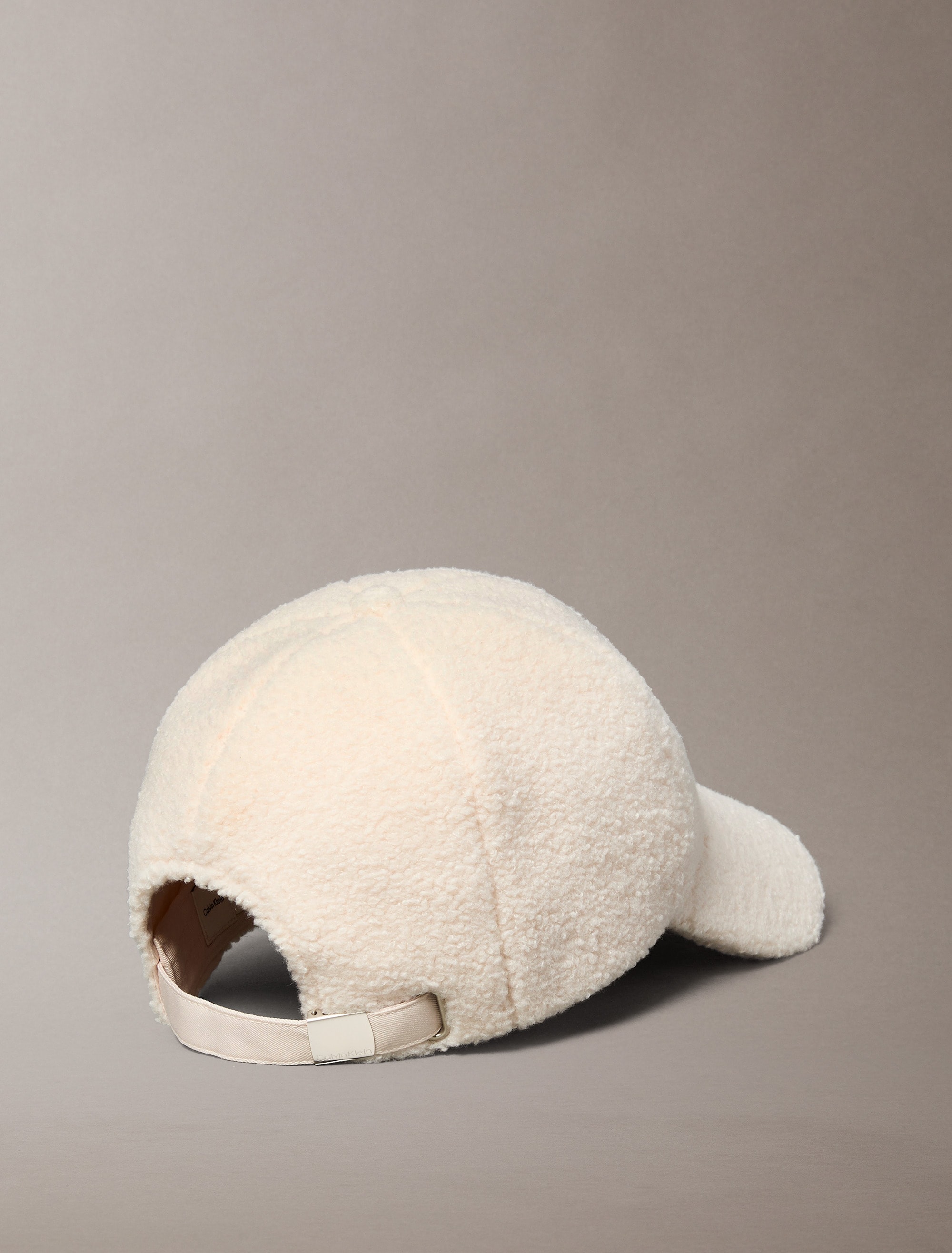 Calvin Klein Baseball Cap »BOUCLE w PATCH CAP« Mit festem Schirm