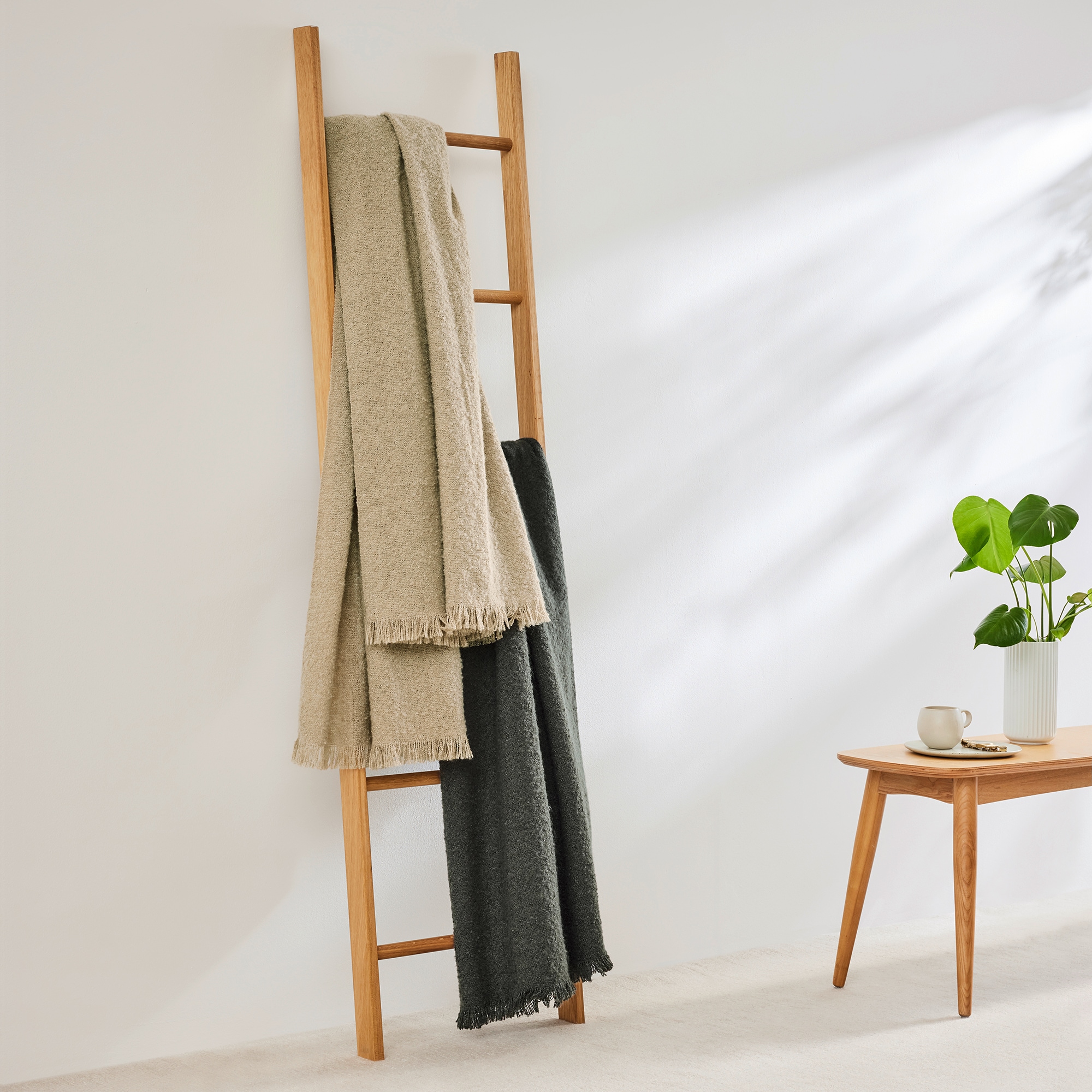 s.Oliver Wohndecke »s.Oliver Boucle Decke«, mit stilvollen Fransen