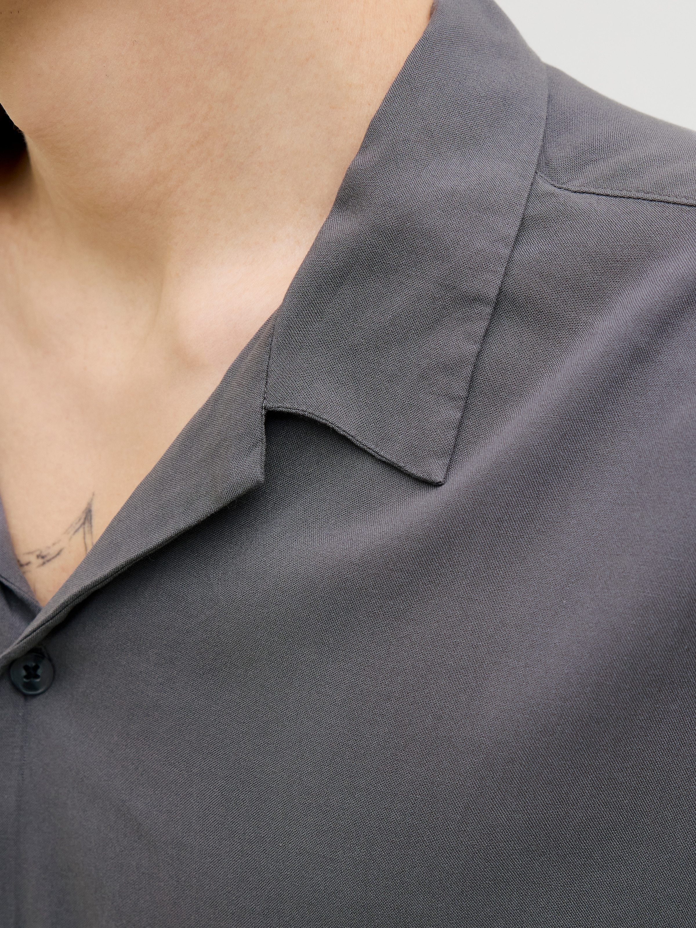 Jack & Jones Kurzarmhemd »JJEJEFF SOLID RESORT SHIRT S/S SN«, mit Resort Kragen