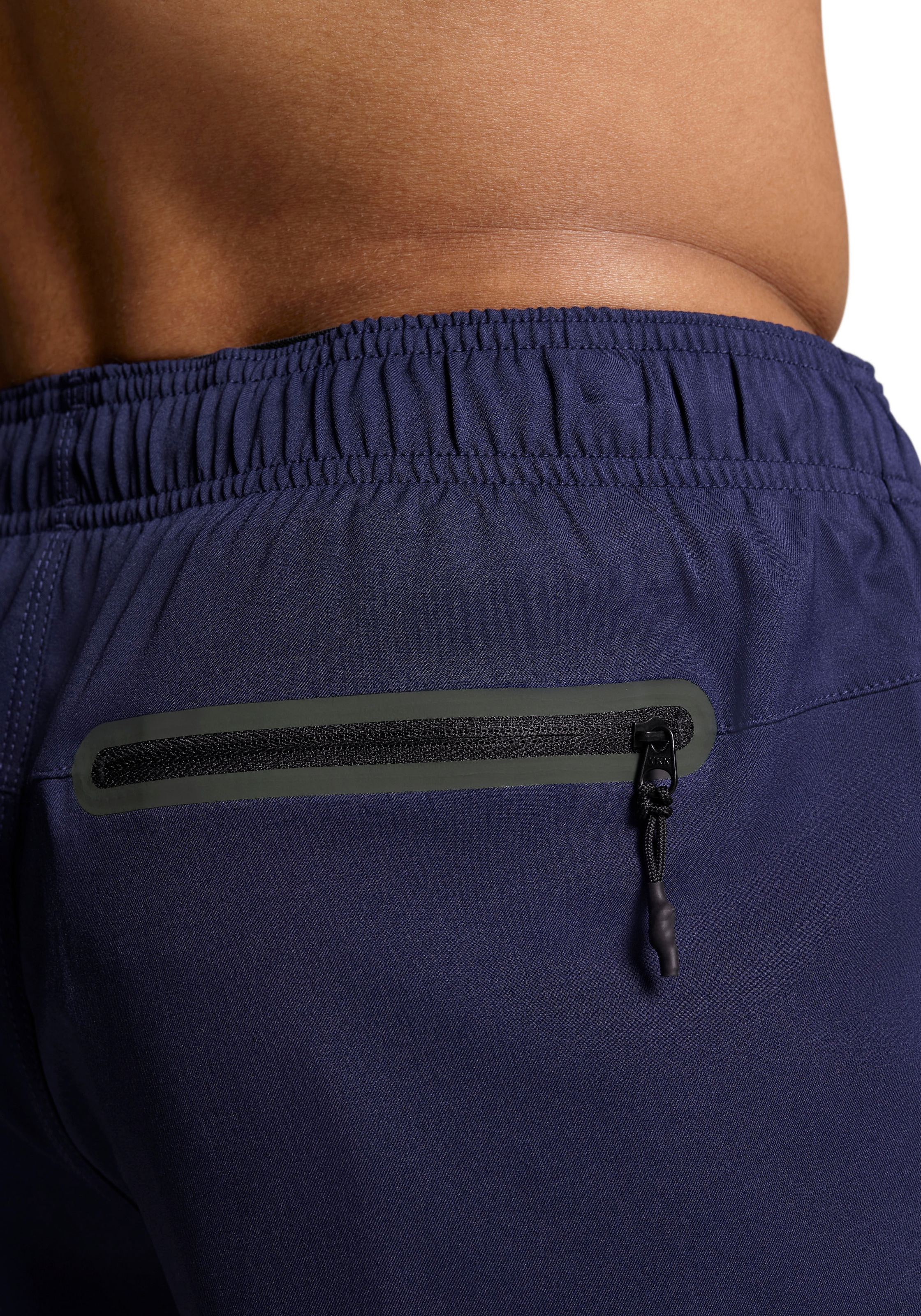 PUMA Badeshorts »PUMA SWIM MEN MEDIUM LENGTH SWIM SHORTS«, High-Tech Reißverschluss an der Gesäßtasche, Seitentaschen