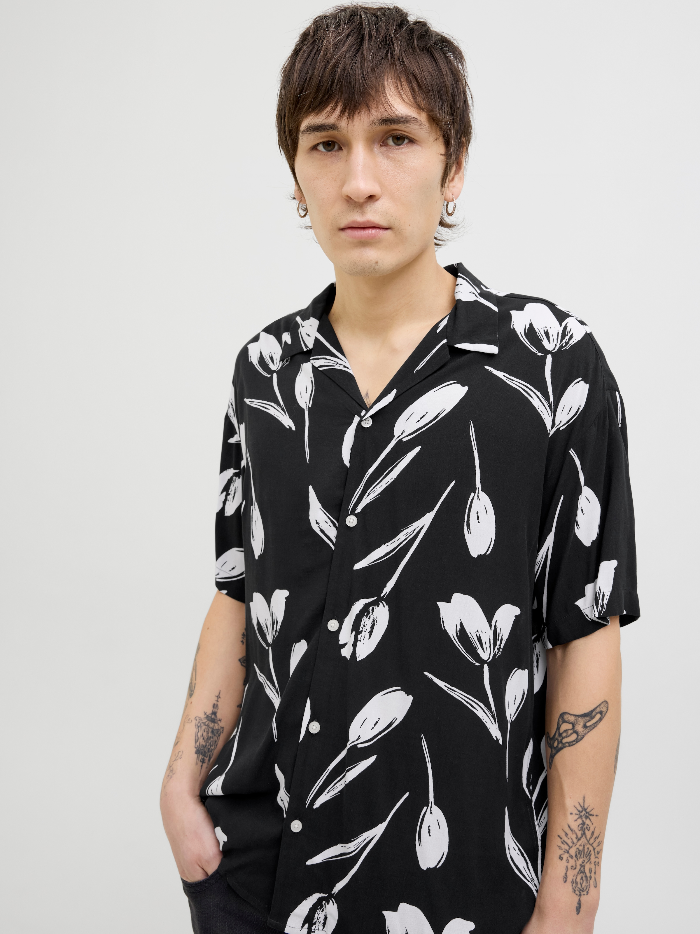 Jack & Jones Kurzarmhemd »JJEJEFF CHARGE RESORT SHIRT SS SN« mit All-Over Print