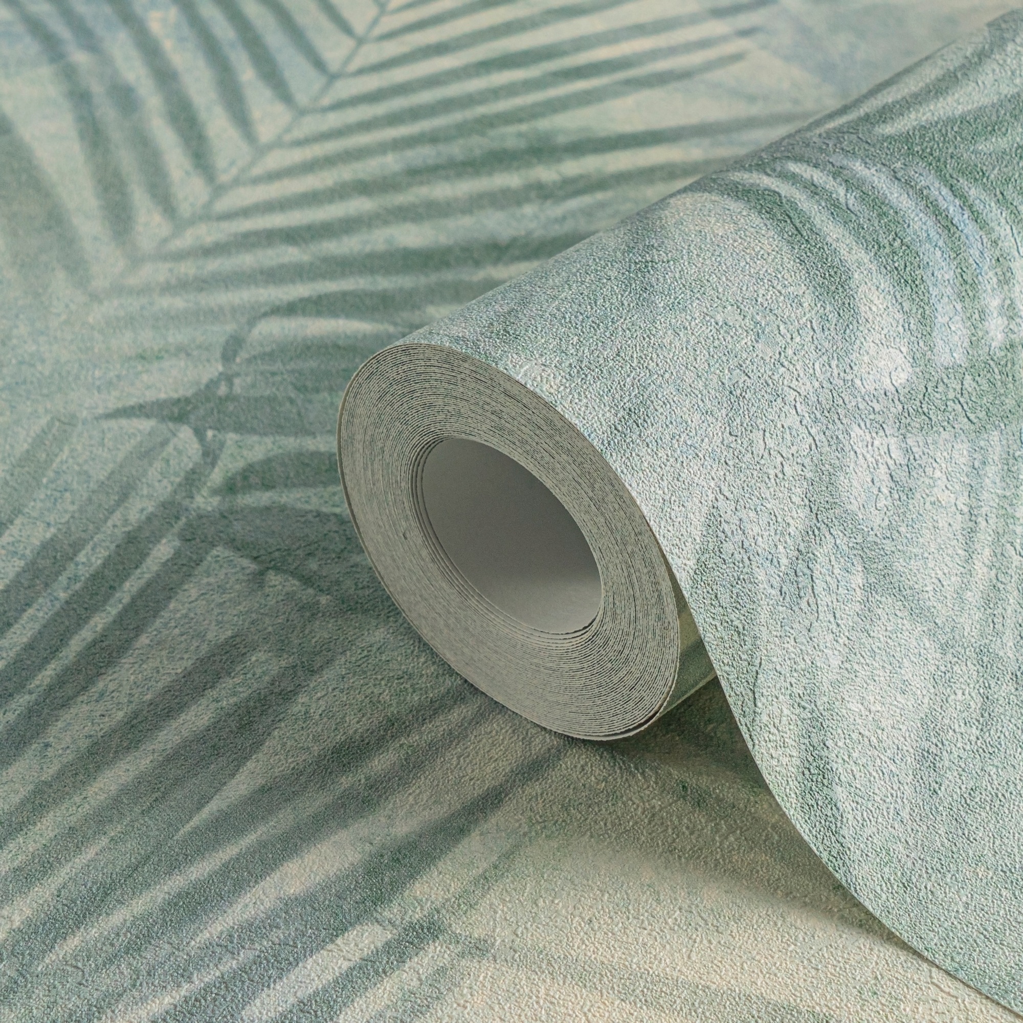 A.S. Création Vliestapete »Neue Bude 2.0 Tropical Concret mit Palmenblättern«, floral-botanisch-Wald, Dschungeltapete Tapete Palmen Tapeten Wohnzimmer Schlafzimmer Küche