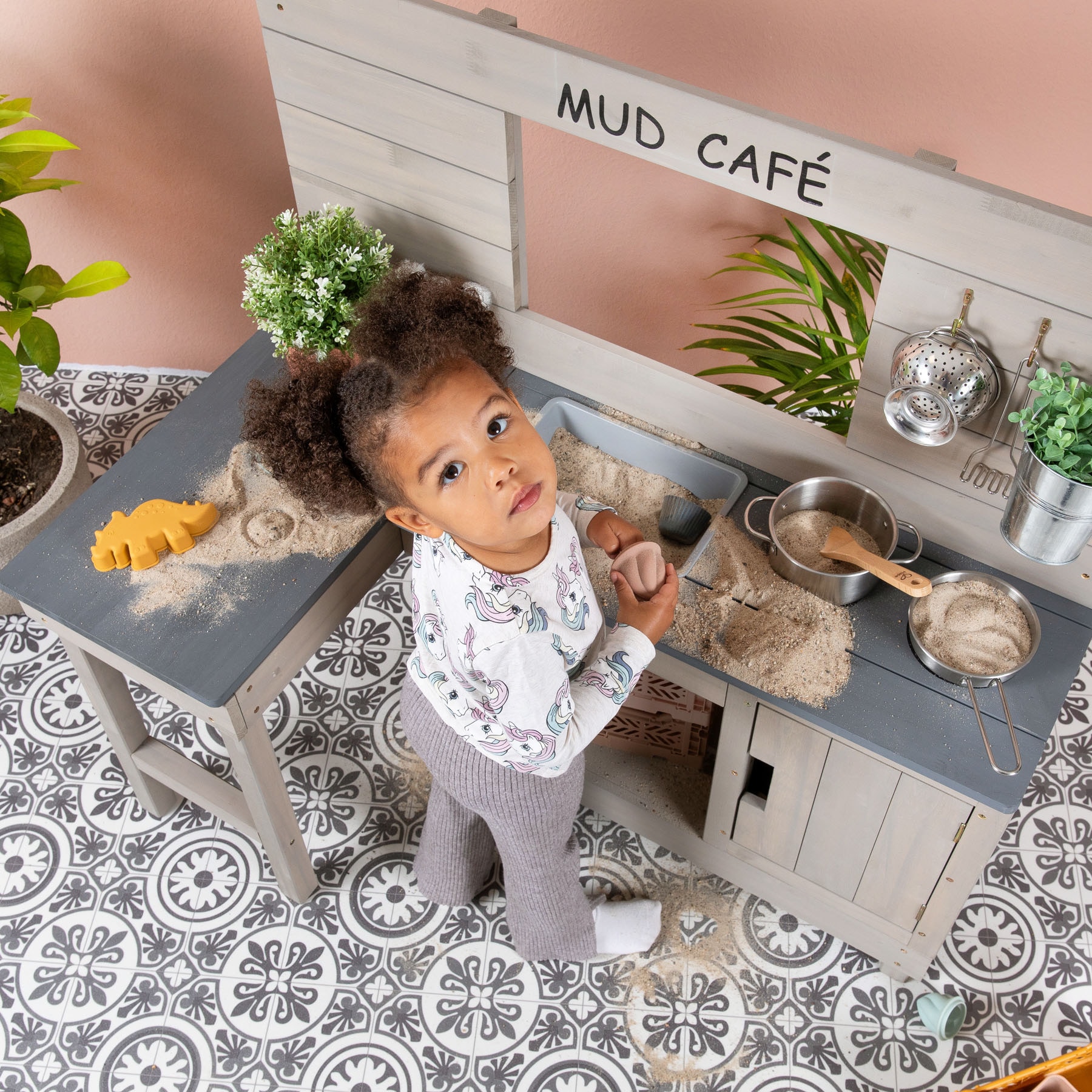 MUDDY BUDDY® Outdoor-Spielküche »Matschküche Coffee Corner« Dieses Produkt besteht aus FSC®-zertifiziertem Material.