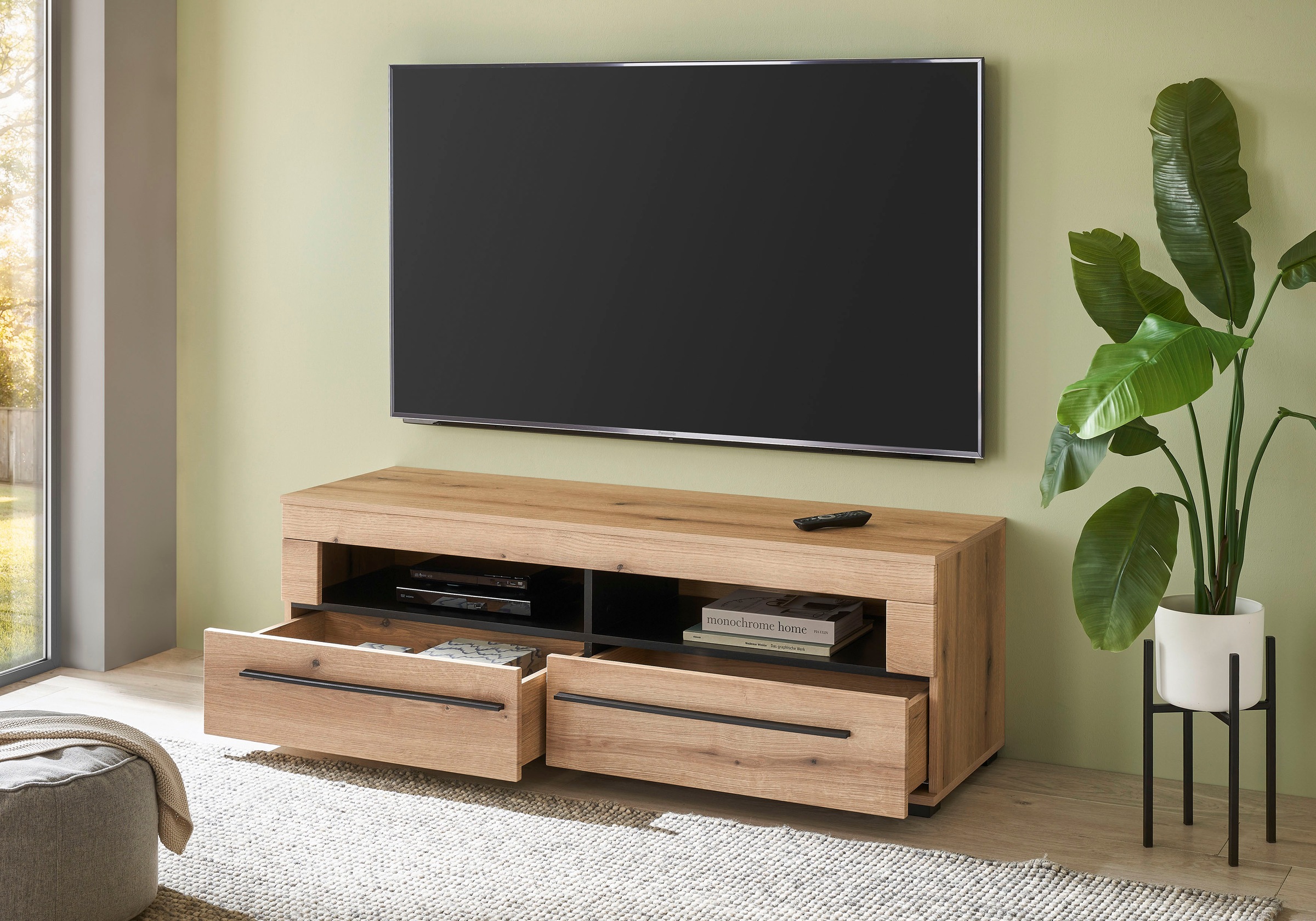 INOSIGN Lowboard »modernes TV-Unterteil, Kommode in Eiche Evoke oder weiß«, schwarze Stangengriffe, ausreichend Stauraum, vielseitig einsetzbar