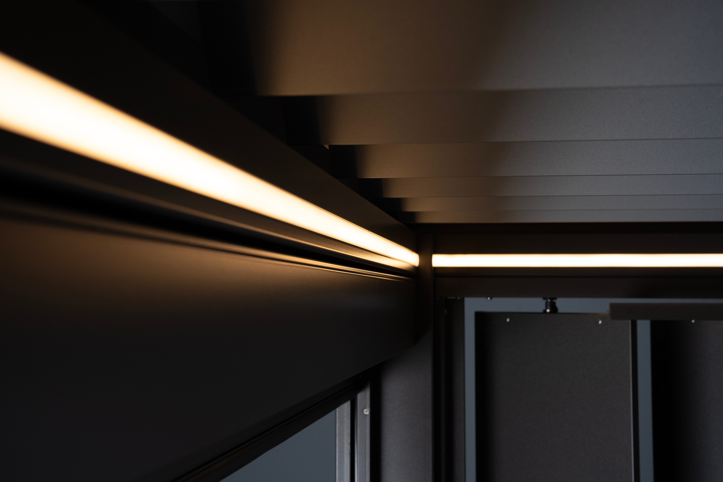 Biohort LED Lichtleiste »für Pergola Gr. 3,5x3,5 / 4x3,5 / 4,5x3 warmweiß« LED-Modul Warmweiß