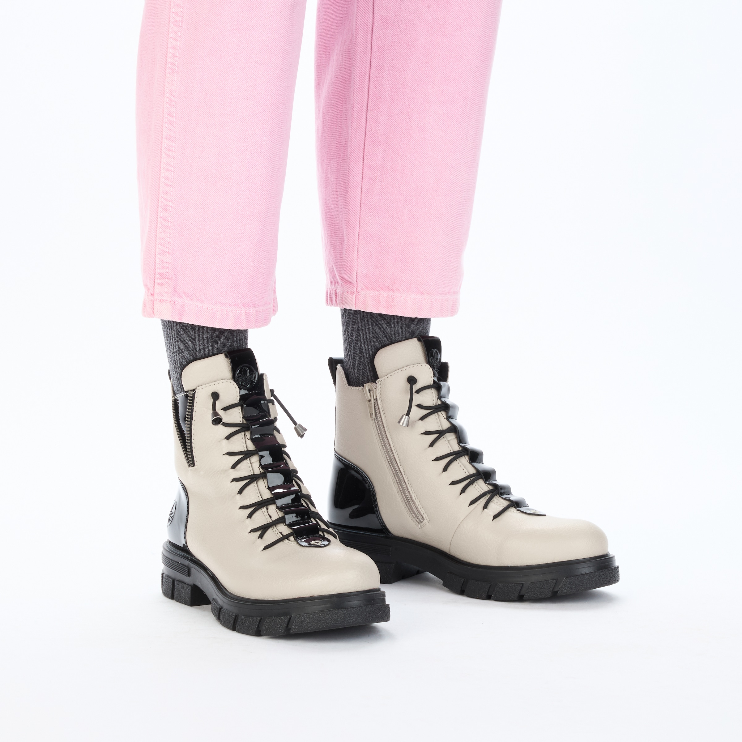 Rieker Schnürboots  Stiefelette mit Gummizug-Schnürung und Lack-Details
