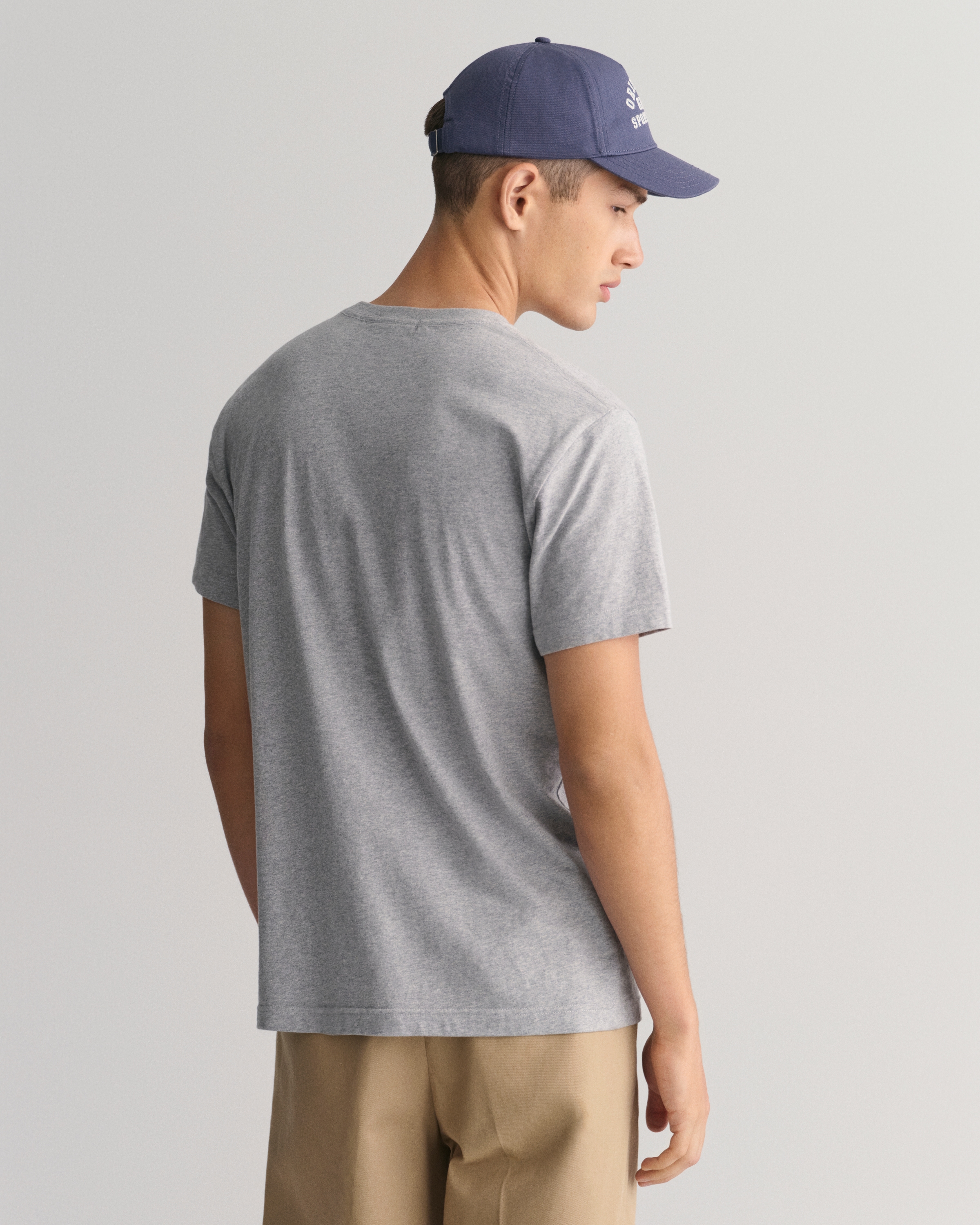 Gant T-Shirt »SLIM SHIELD SS T-SHIRT« mit Logostickerei auf der Brust