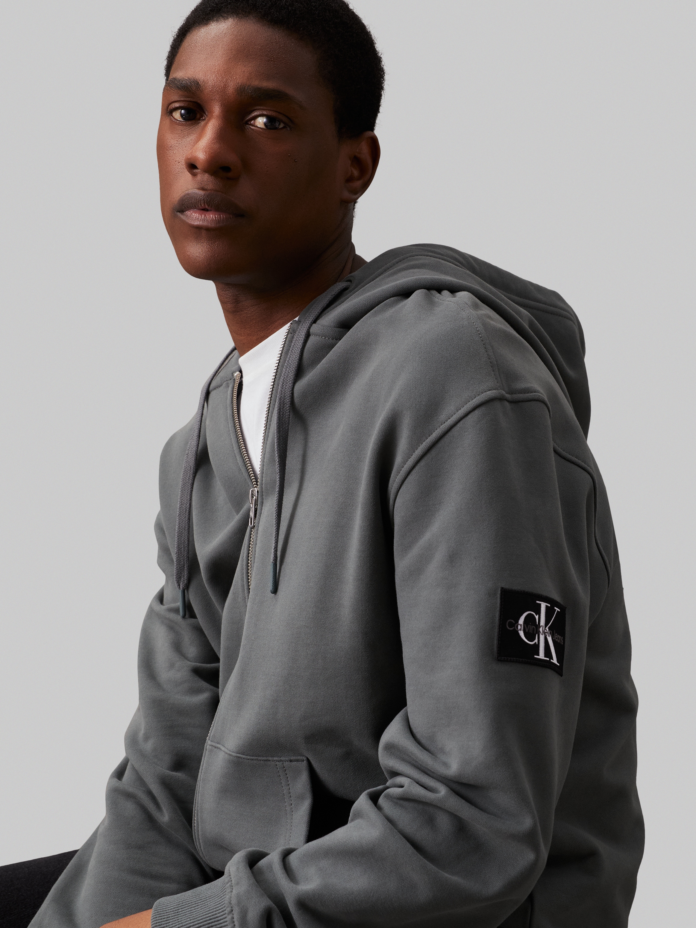 Calvin Klein Jeans Sweatshirt »BADGE ZIP THROUGH HOODIE«, mit Logopatch