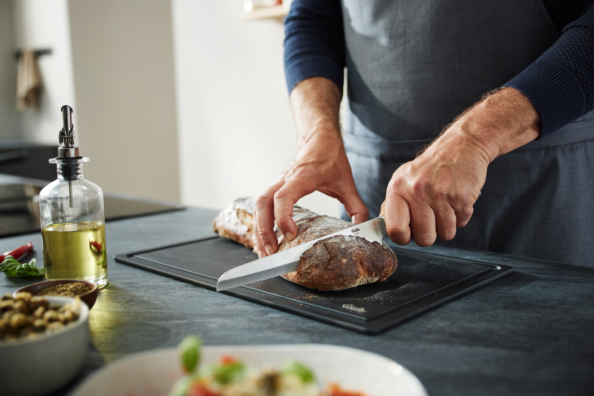 Fissler Brotmesser »Essential«, (1 tlg.), stabile Klinge, Halbkropf, großer Wellenschliff