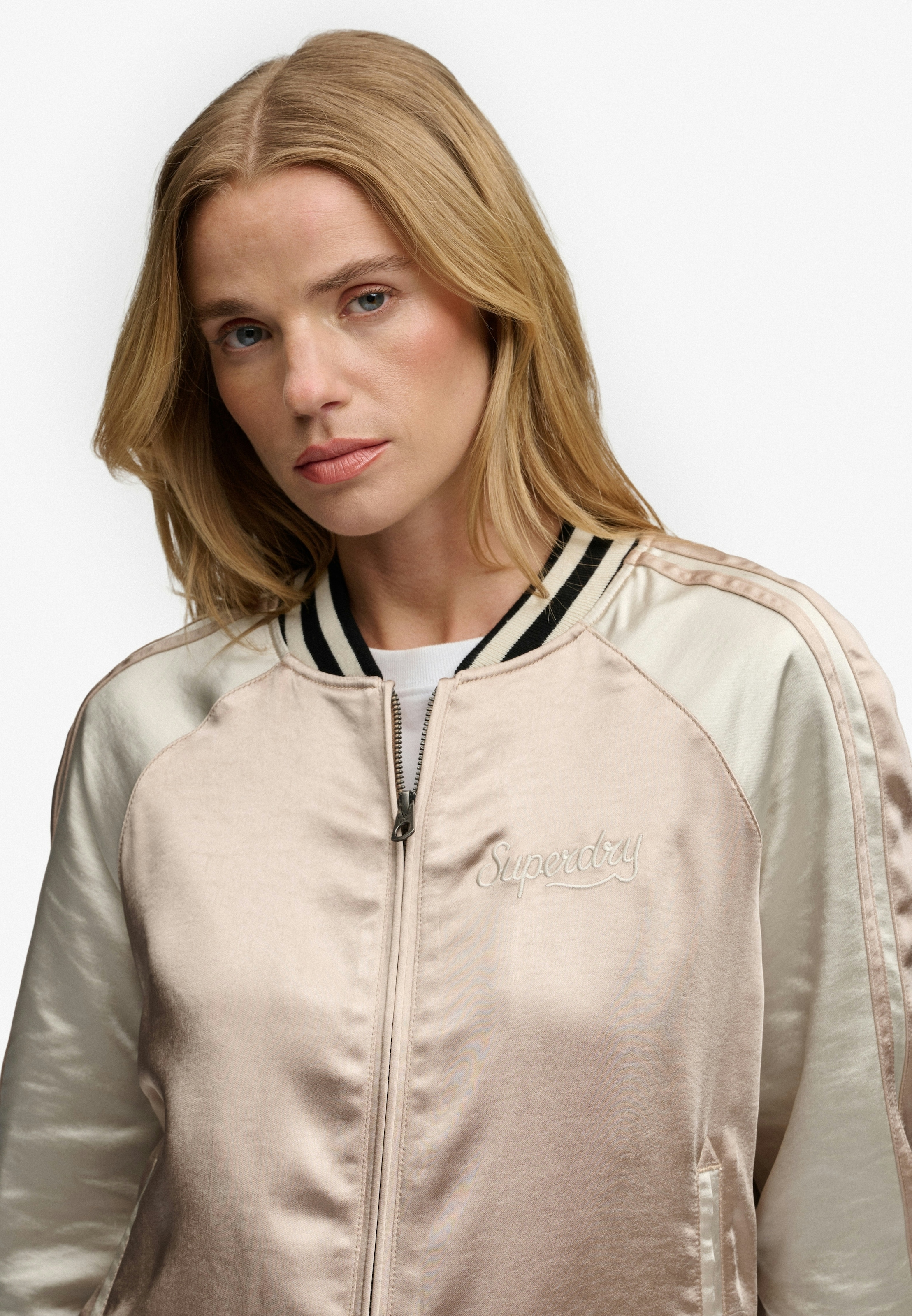 Superdry Parka »SUIKAJAN EMBROIDERED BOMBER« Slim Fit, mit Reißverschluss, aus Polyester und Kunstfaser