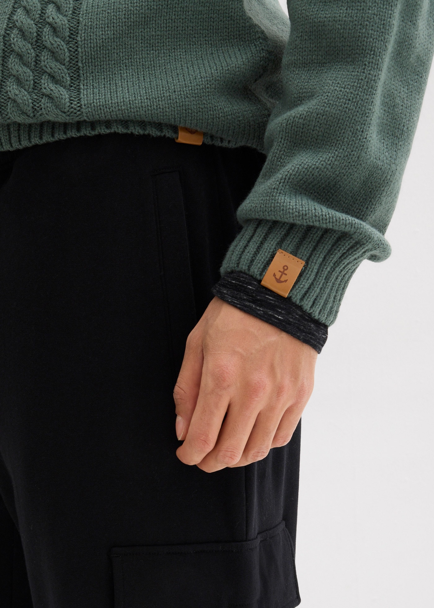 bonprix Jogginghose  aus reiner Baumwolle, weich angerautes Innenmaterial, Loose Fit