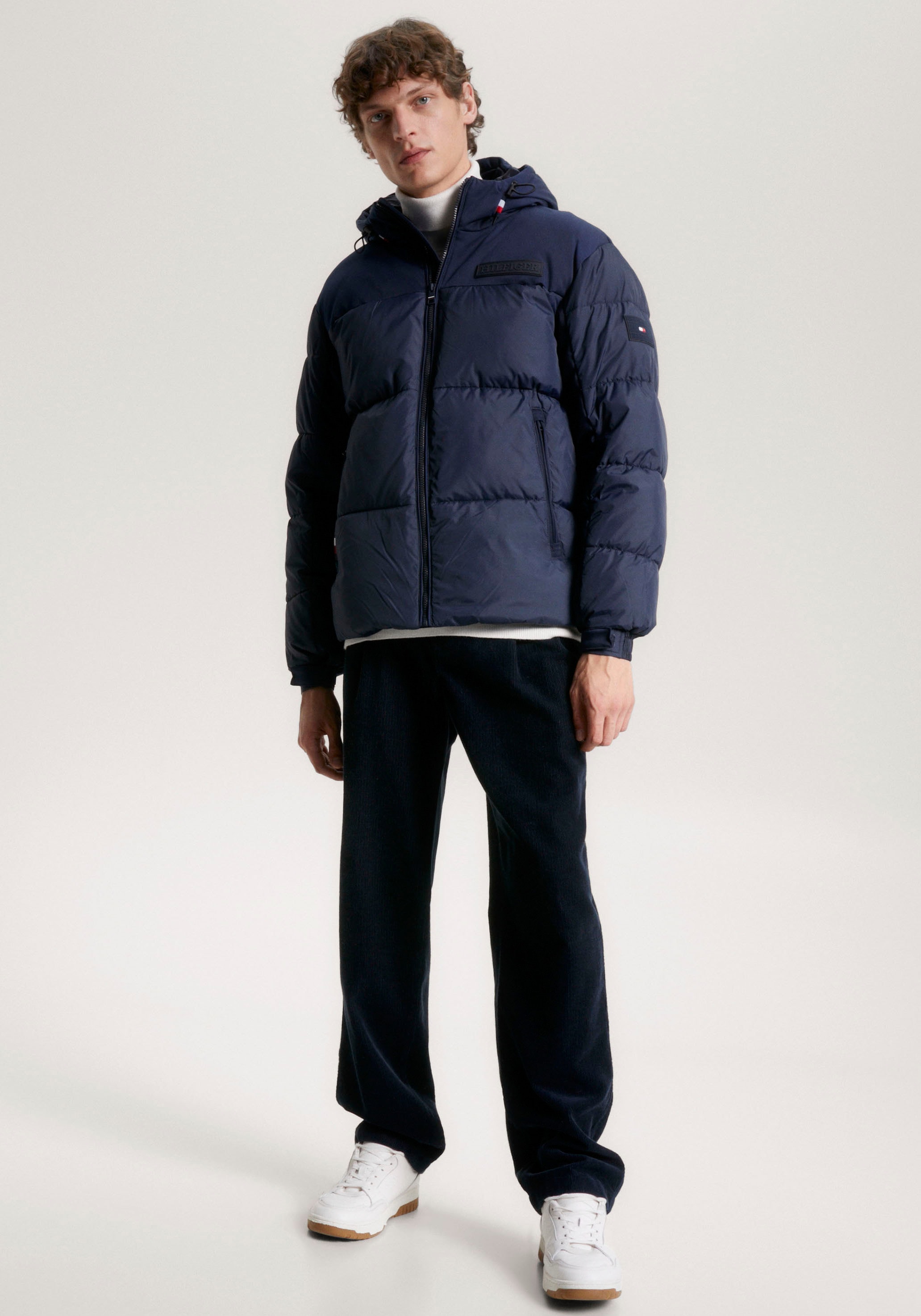 Tommy Hilfiger Steppjacke »NEW YORK HOODED JACKET«, mit Kapuze, hochgeschlossene Winterjacke, wasserabweisend, verstellbare Ärmel