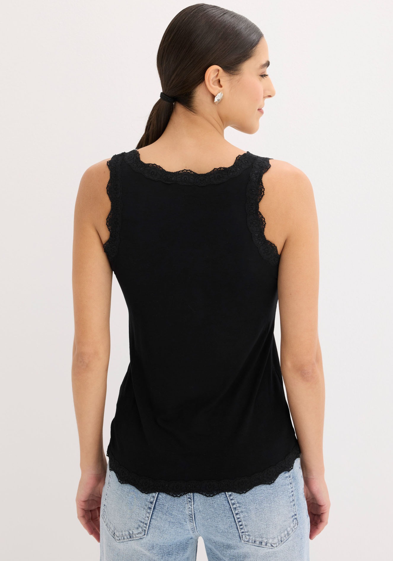 bonprix Shirttop Packung, 2 Stk. schmale Passform, mit dekorativer Spitze, aus Viskose-Mix