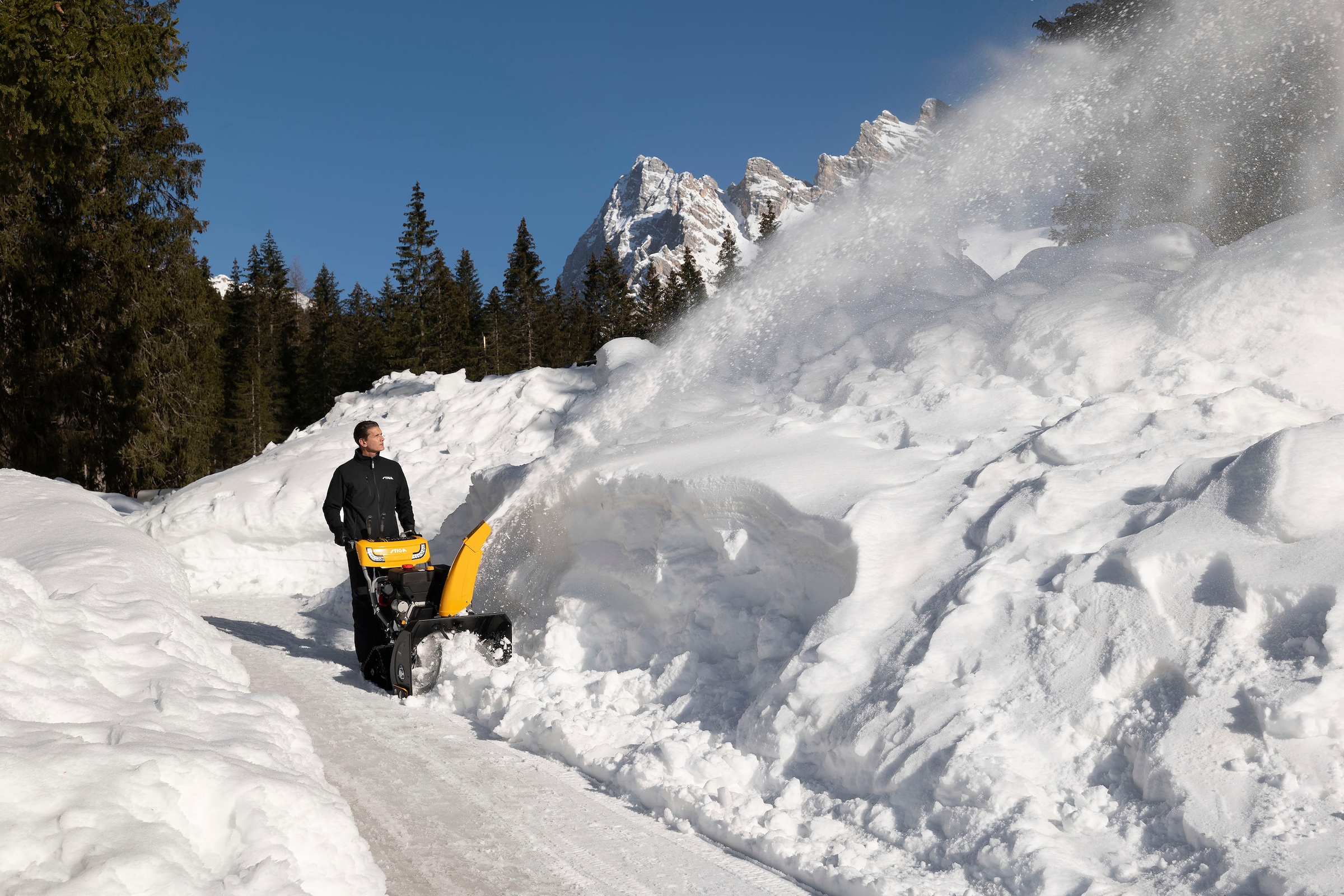 STIGA GARDEN Benzin-Schneefräse »ST 6272 P Trac«, Elektrostart, Raupenantrieb