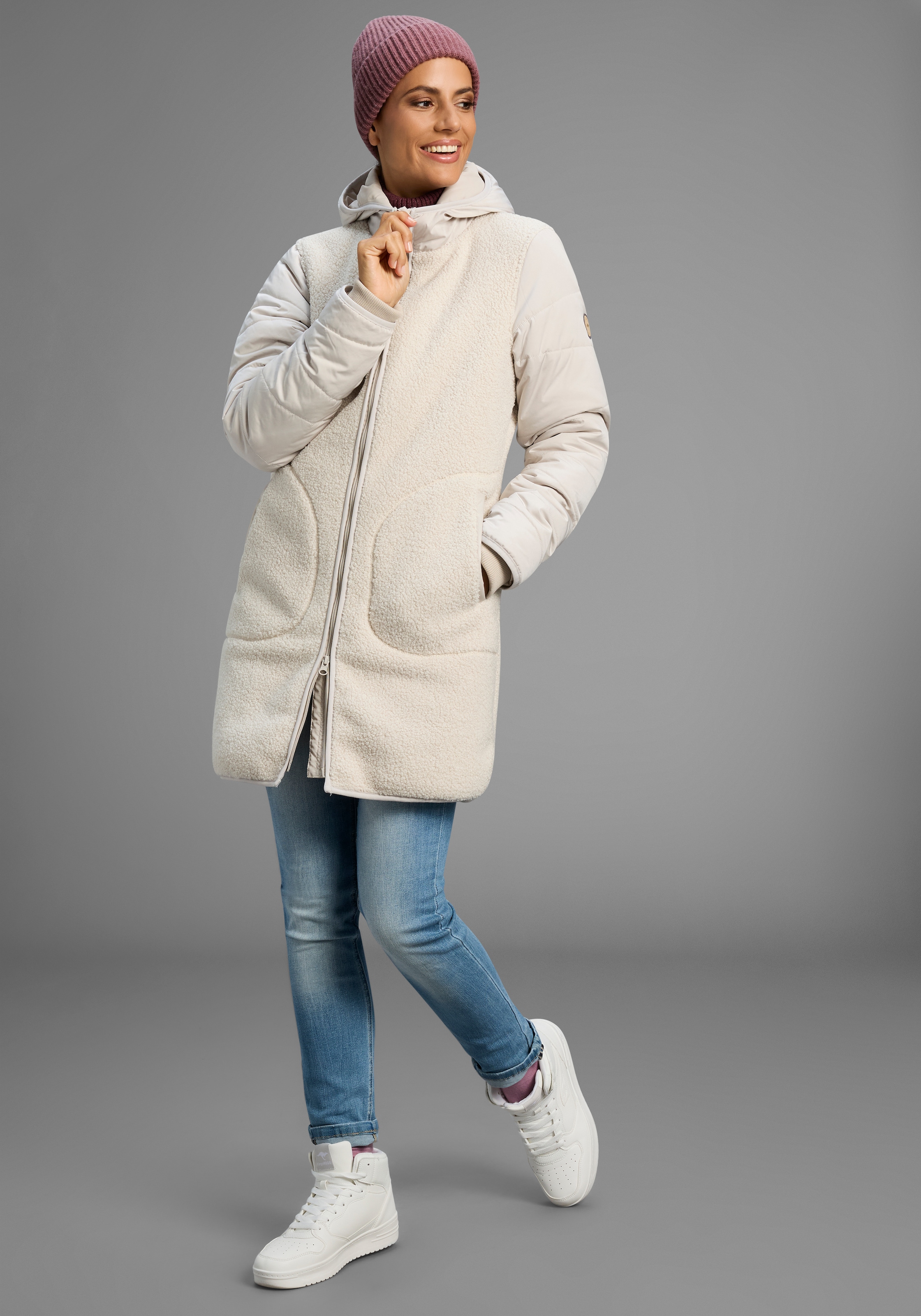 KangaROOS Hybridjacke mit Kapuze Übergangsjacke aus Teddy-Fleece mit gesteppten Ärmeln und Kapuze