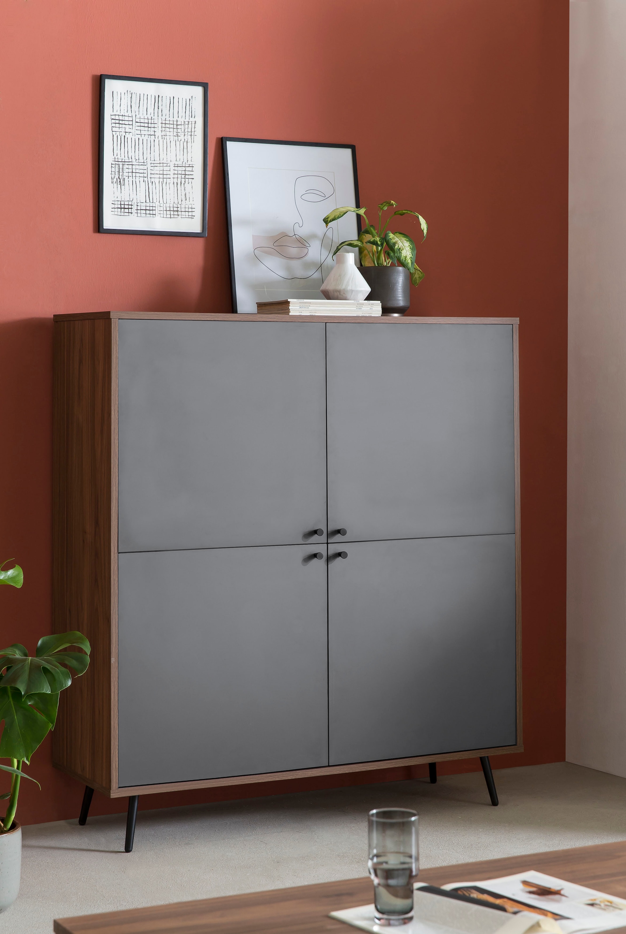 Highboard, in moderner Farbkombination von Walnuss und Grau, Walnuss B/H/T: 118 cm x 134 cm x 40 cm