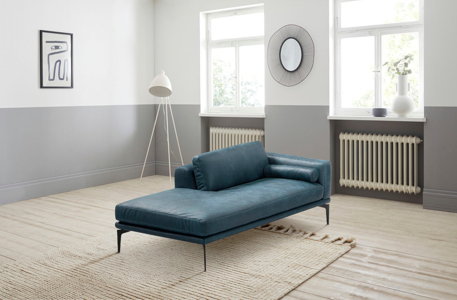 Egoitaliano Ottomane »Masu, Design trifft super Sitzkomfort, mit toller Detailverarbeitung«, Rückenkissen und Armteilrolle für mehr Komfort, mit Metallfüßen