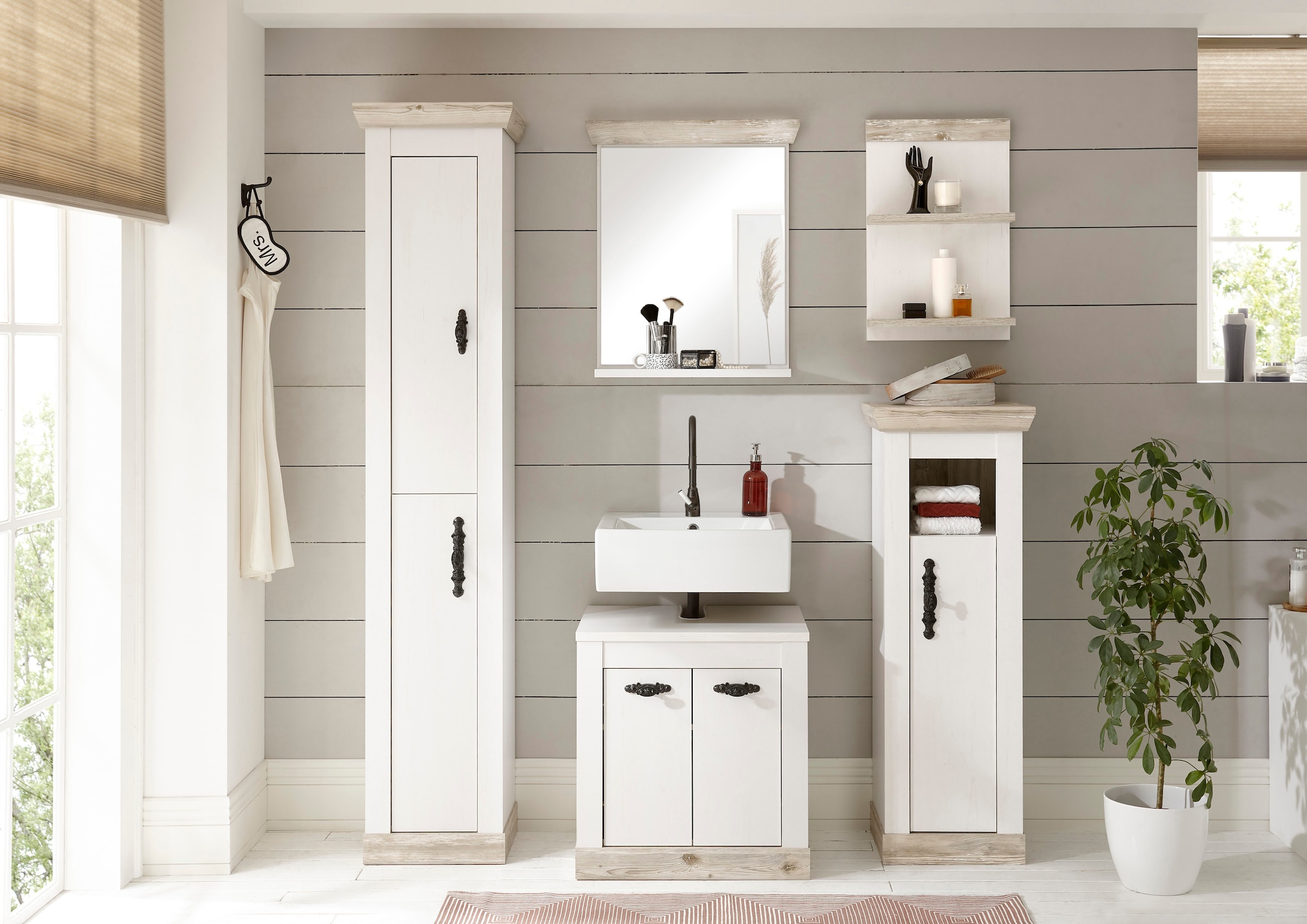 Home affaire Badmöbel-Set »Florenz, Bad im Landhausstil, 5-teiliges Badezimmer«, (5 St.), Unterschrank, Schränke, Wandregal und Spiegel, in Pinie Weiß, Stauraum