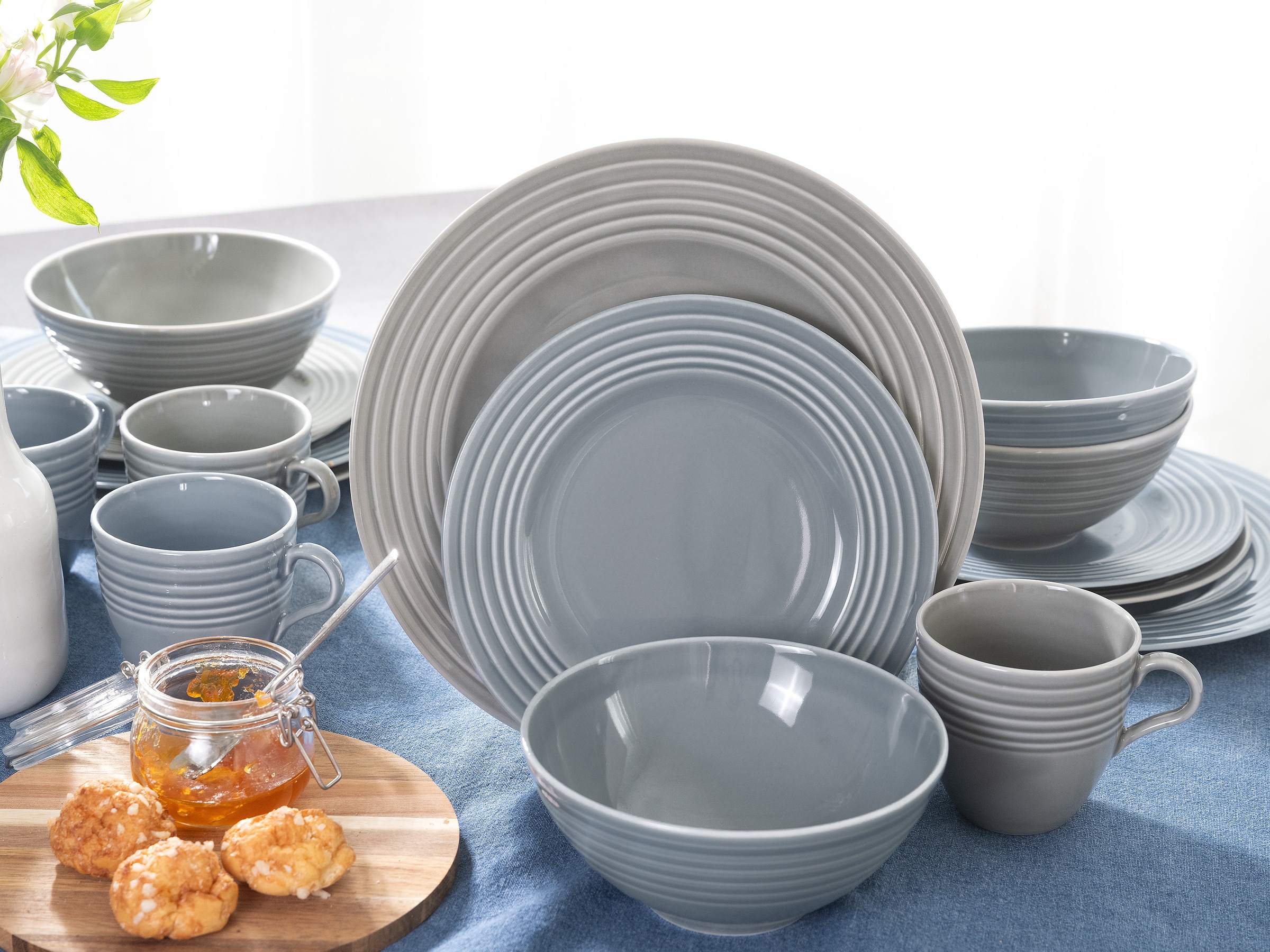 CreaTable Kombiservice »Geschirr-Set Stripes Colors«, (Set, 16 tlg., Kaffeeservice und Tafelservice im Set, für 4 Personen), Service, umlaufendes Rillenrelief, 16 Teile, für 4 Personen