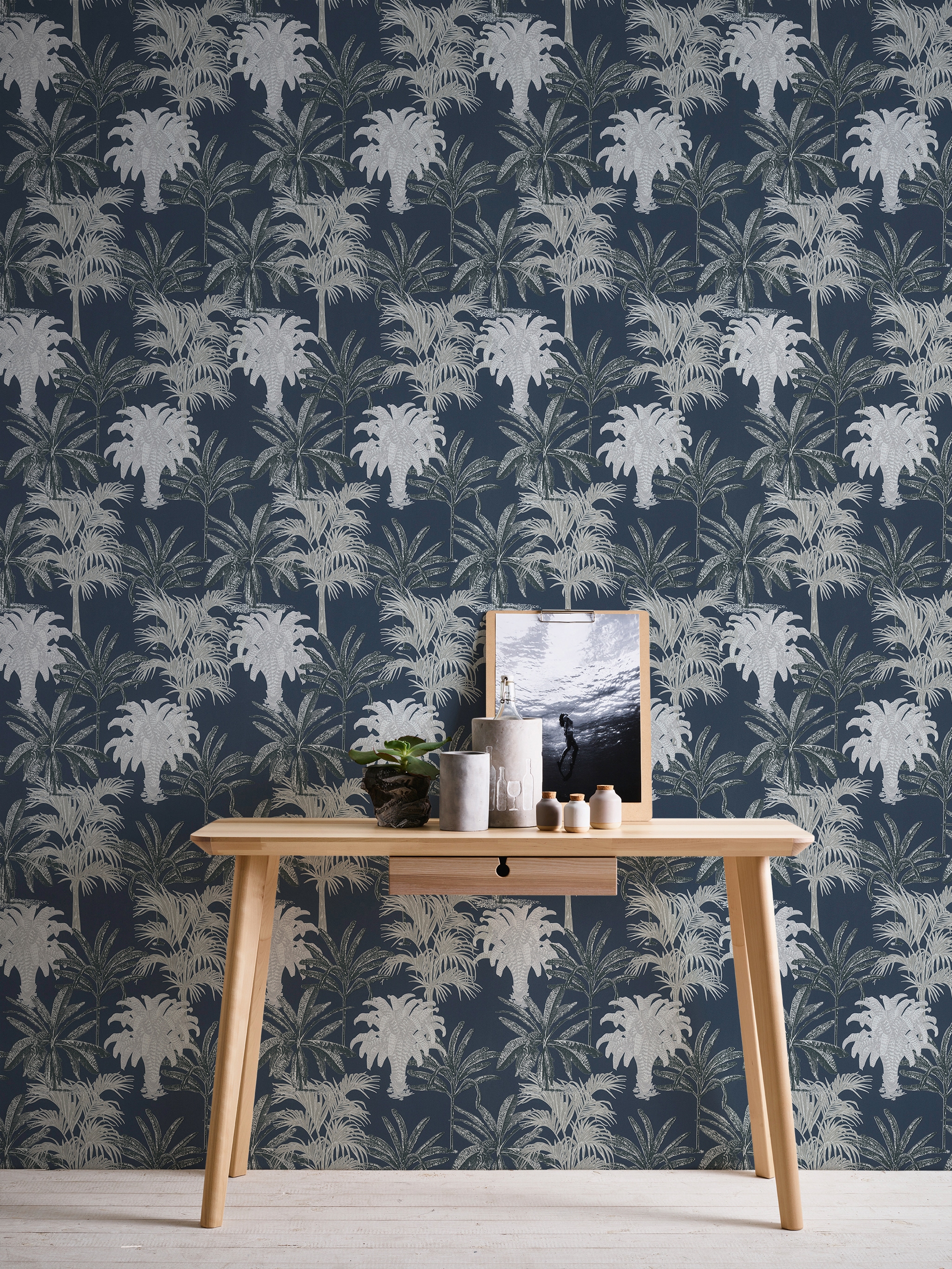 METROPOLIS BY MICHALSKY LIVING Vliestapete »Change is good, Tropical Tale«, floral-botanisch-tropisch, Designertapete Tapete Palmen Tapeten Wohnzimmer Schlafzimmer Küche