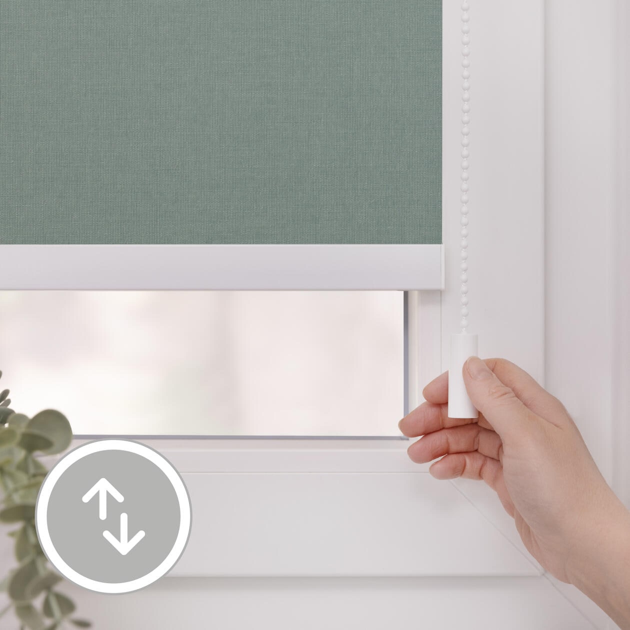 LICHTBLICK ORIGINAL Rollo »Klemmfix, ohne Bohren«, verdunkelnd, Blendschutz-Sichtschutz-Verdunkelung, mit Bohren/ohne Bohren, freihängend, Steuerbar mit Bluetooth-App, integrierter Elektromotor und Akku