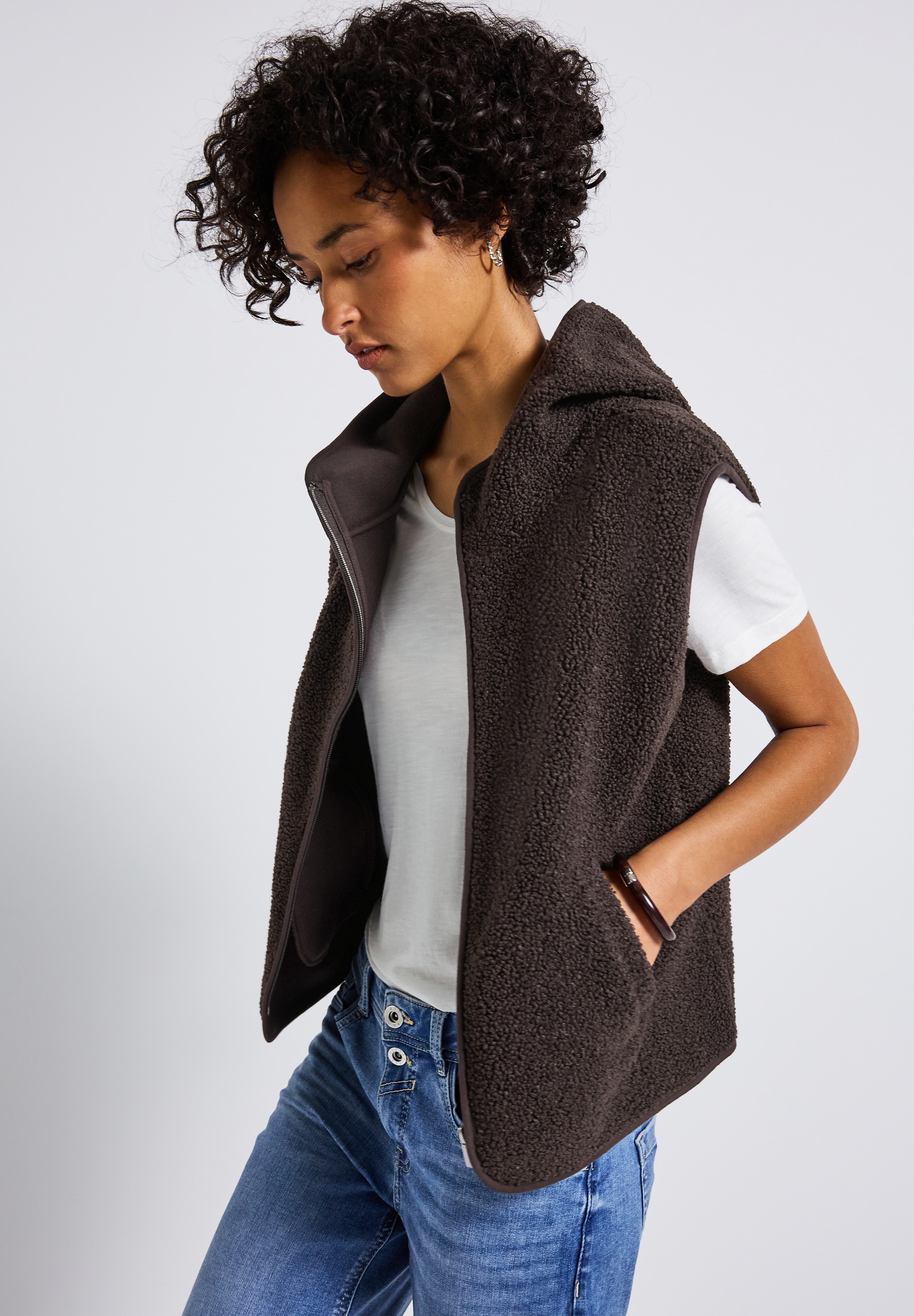 STREET ONE Plüschweste Teddy Weste mit Kapuze deep roast brown 44 44 Kuschelige Weste mit Zipper von STREET ONE