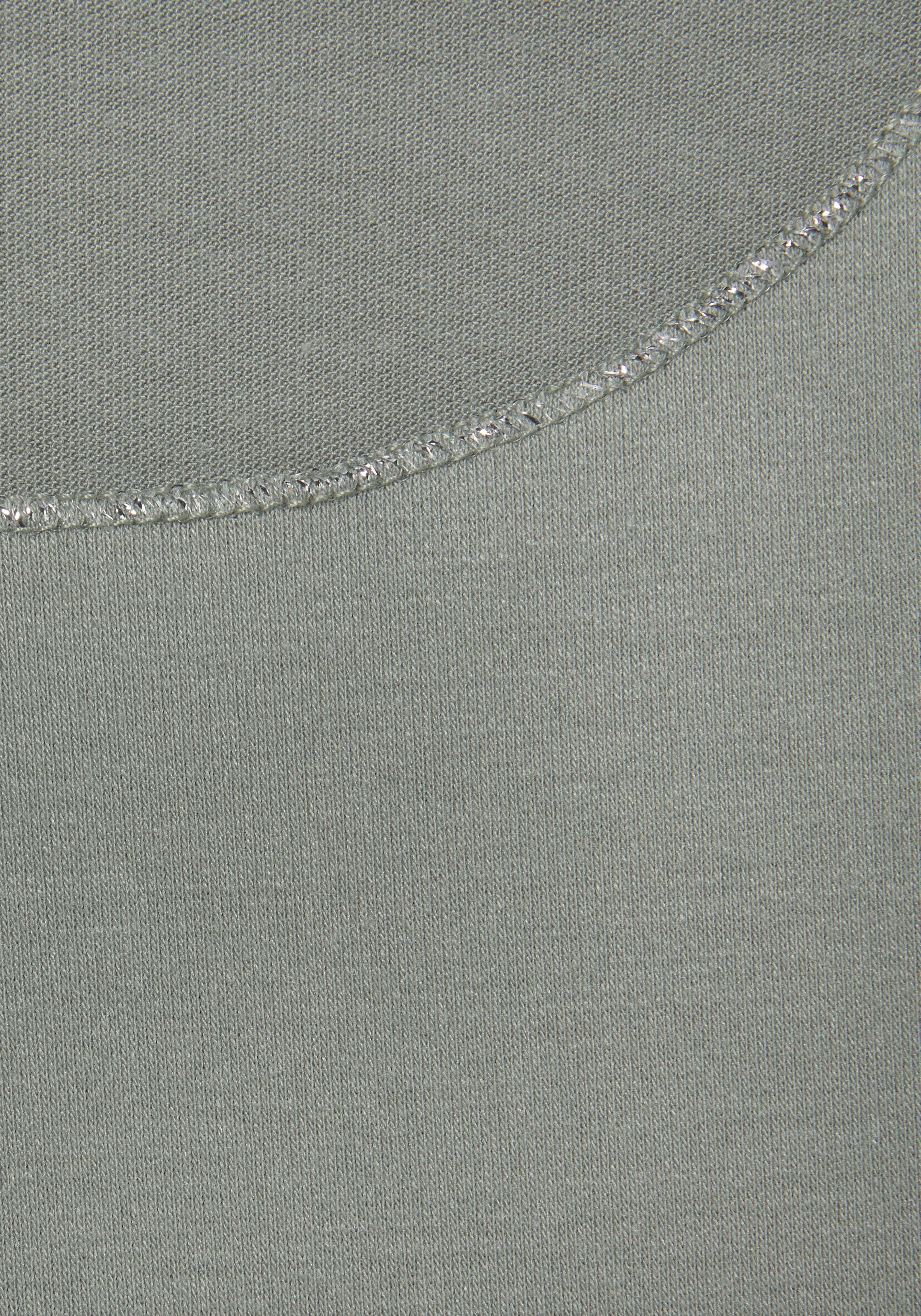 LASCANA Rundhalsshirt »mit eleganten Glitzerabschlüssen«, aus pflegeleichter Qualität
