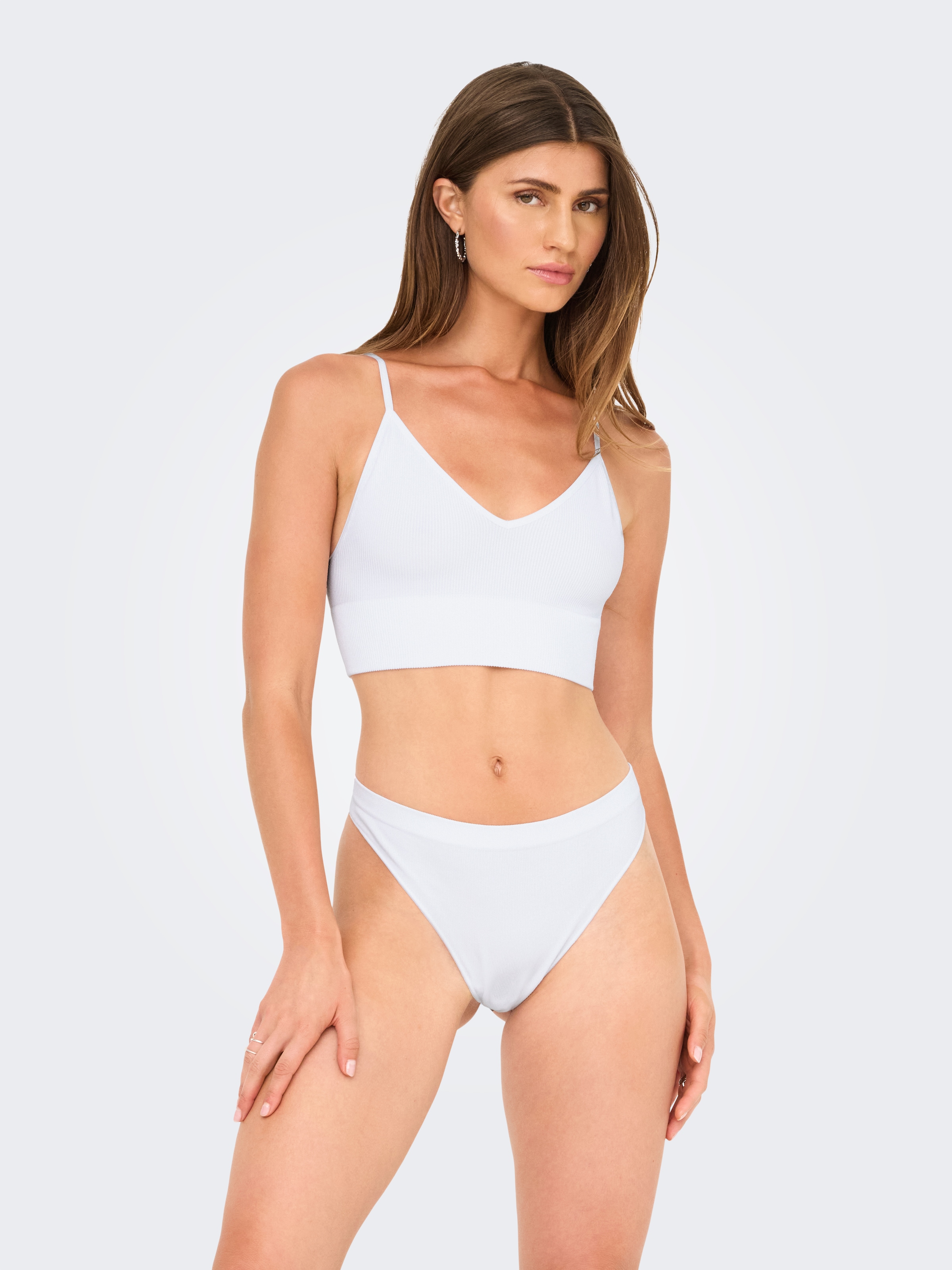 ONLY Bustier »ONLVICKY RIB S-L V-NECK 3-PACK TOP NOOS« Packung, 3 figurbetont, modisch, Materialmix, Jersey, Spaghettiträger