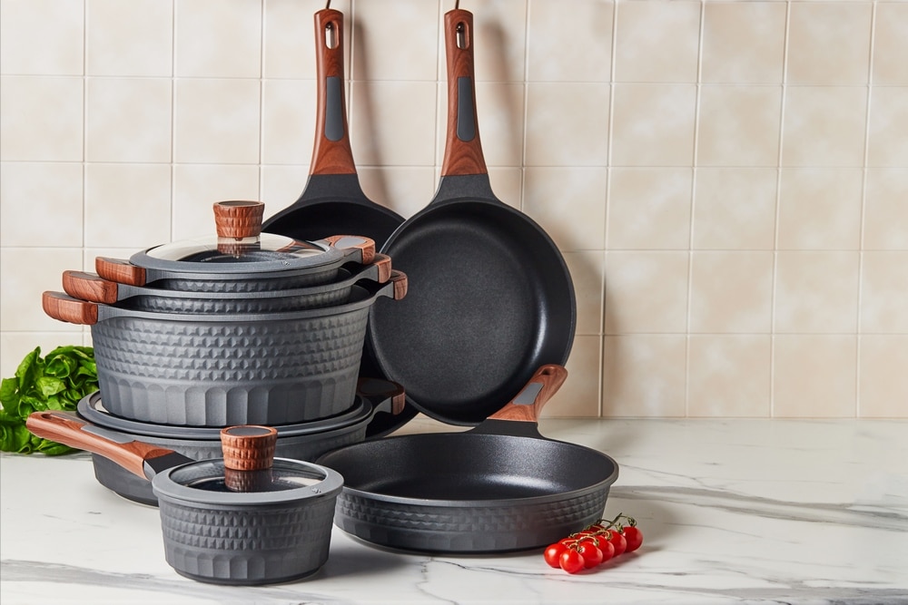 RESTO Kitchenware Kasserolle »Capella, Soßentopf 1,4 l, antihaftbeschichtet und spülmaschinenfest«, Aluminiumguss, (2 tlg.), mit Glasdeckel und stoßdämpfendem Silikonrand, im Geschenkkarton