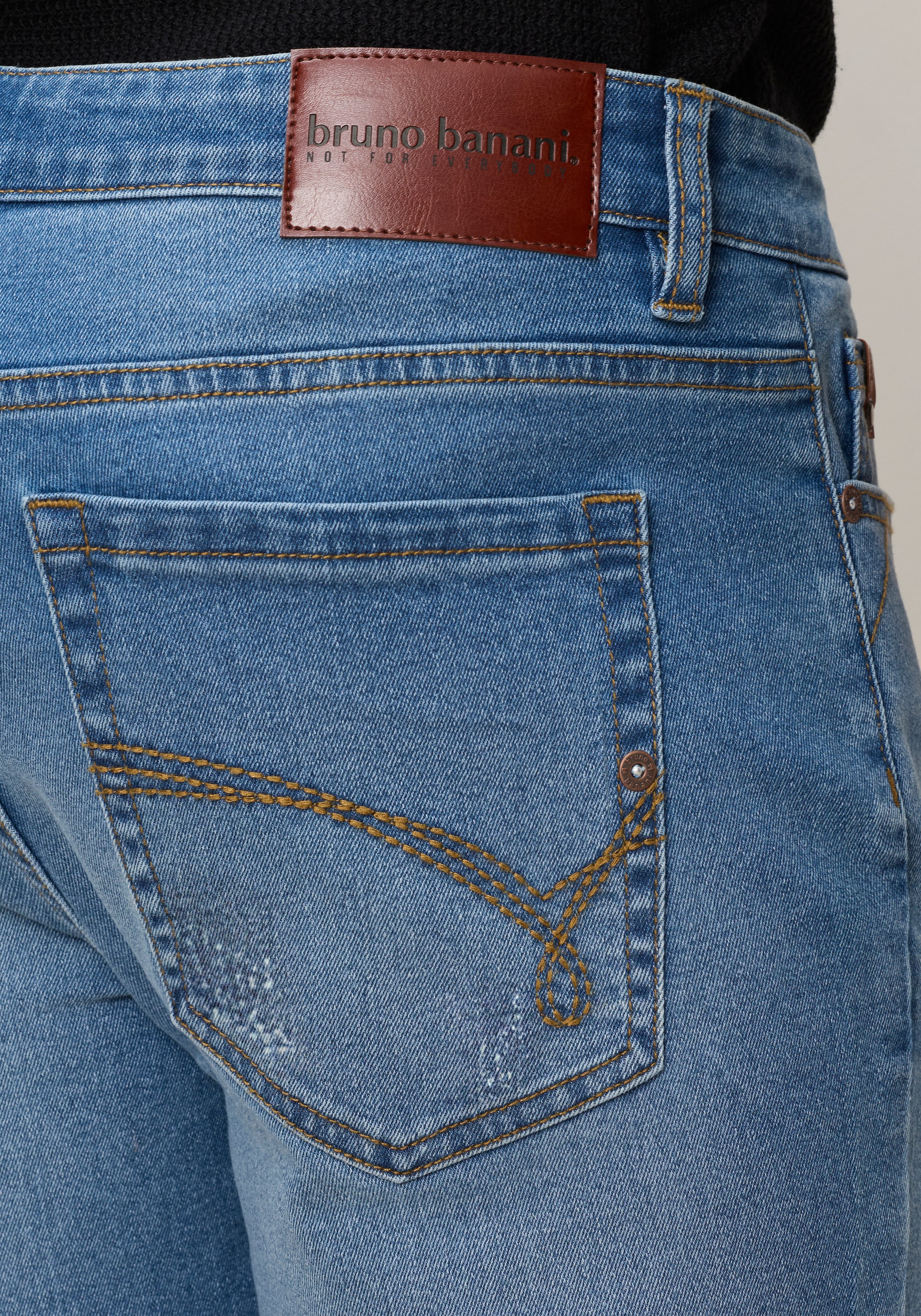 Bruno Banani Slim-fit-Jeans »Liam« mit schmaler Beinform, niedrige Leibhöhe, in 32 und 34 Inch