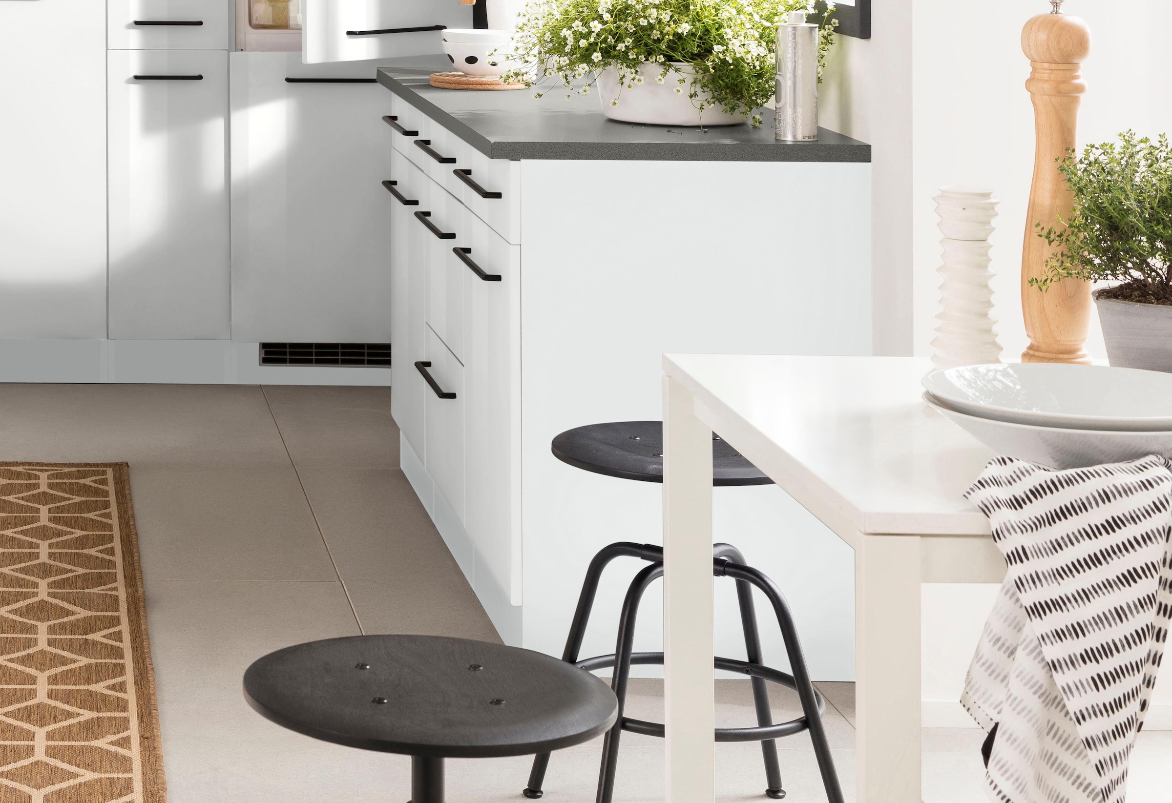 KOCHSTATION Unterschrank »KS-Tulsa« 150 cm breit, 2 Türen, 3 Schubkästen, 2 große Auszüge für Stauraum