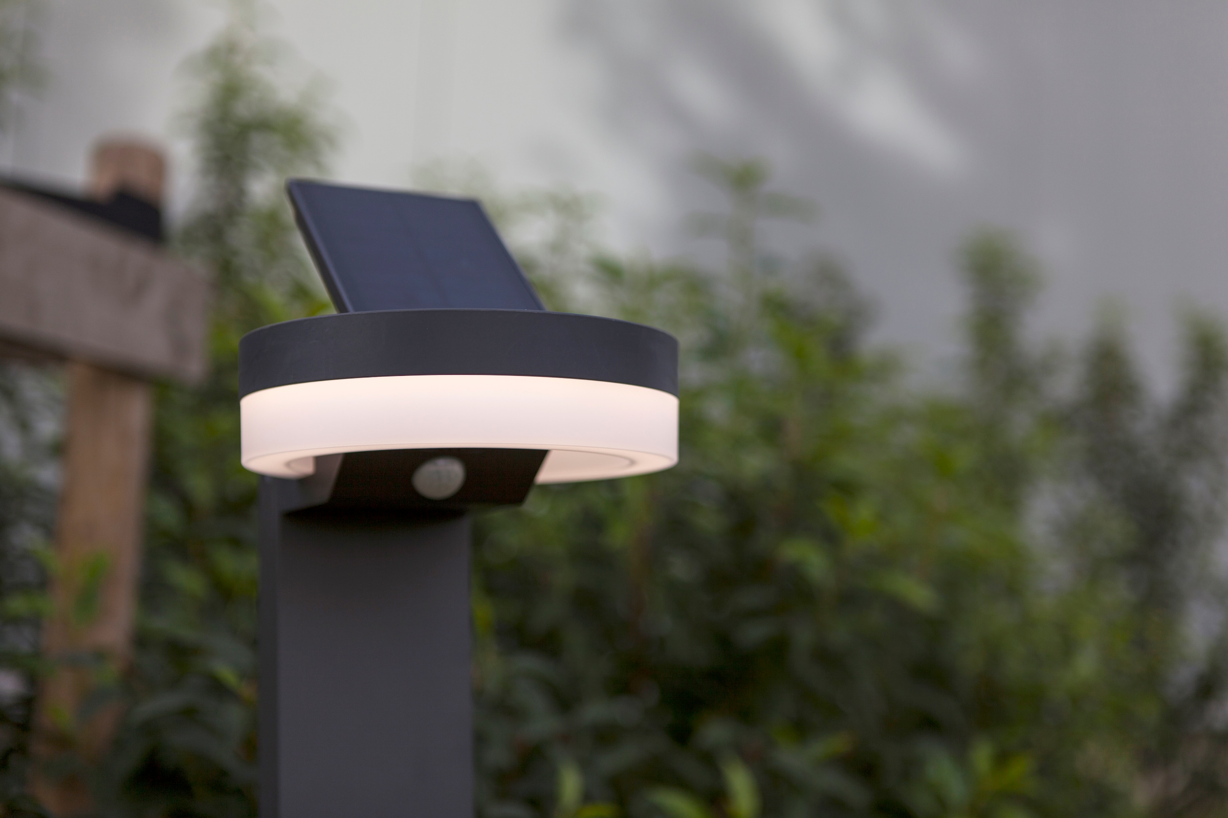 LUTEC LED Solarleuchte »LED-Solar-Aussenswegel. mit BWM RUNDA«, 1 flammig, Leuchtmittel LED-Board | LED fest integriert, Schwenkbares Solarpanel