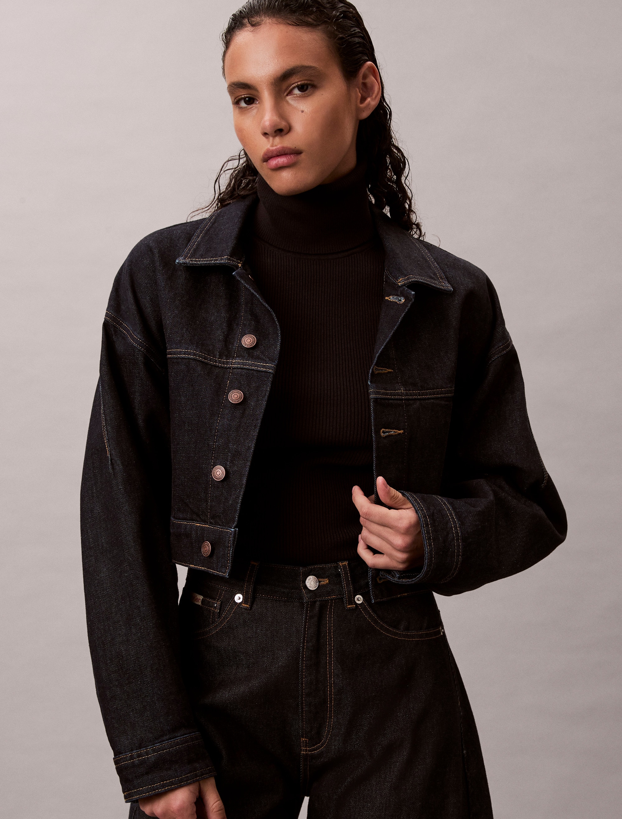 Calvin Klein Jeans Rollkragenpullover, Rippstrick, figurbetonte Passform, Markenlabel