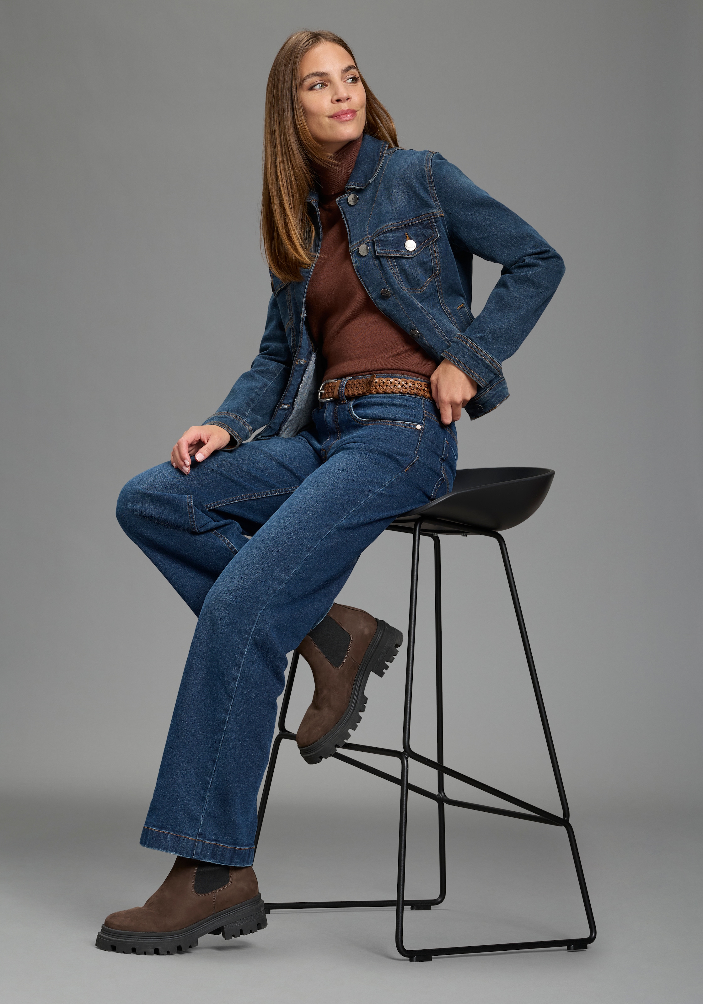 Arizona Weite Jeans »mit modischem Beinverlauf« mit geradem Beinverlauf, knöchellange Schnittform, normale Leibhöhe