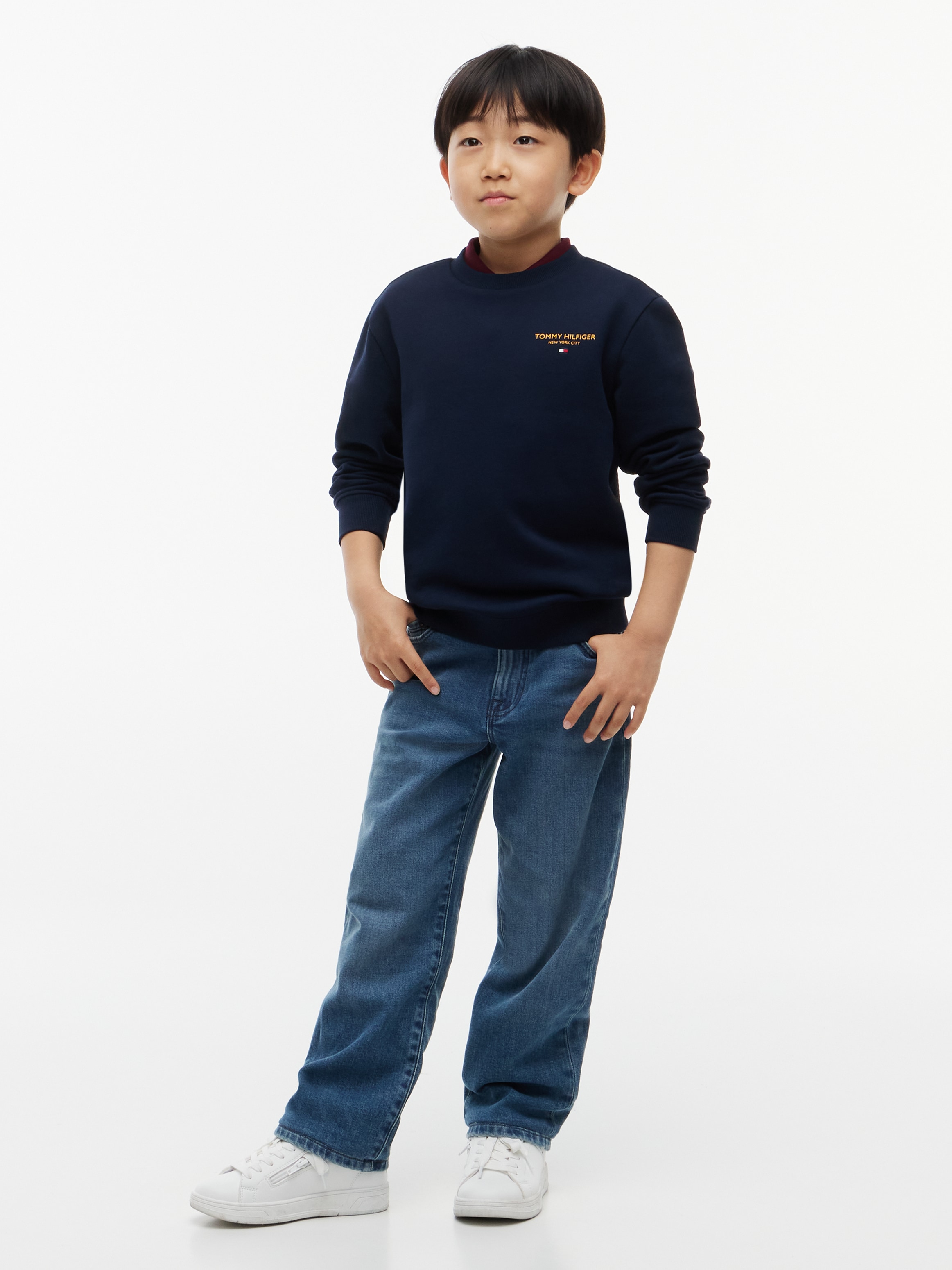 Tommy Hilfiger Sweatshirt »ESSENTIAL LOGO SWEATSHIRT«, Rundhalsausschnitt, Regular Fit, Logoschriftzug, Kinder bis 16 Jahre
